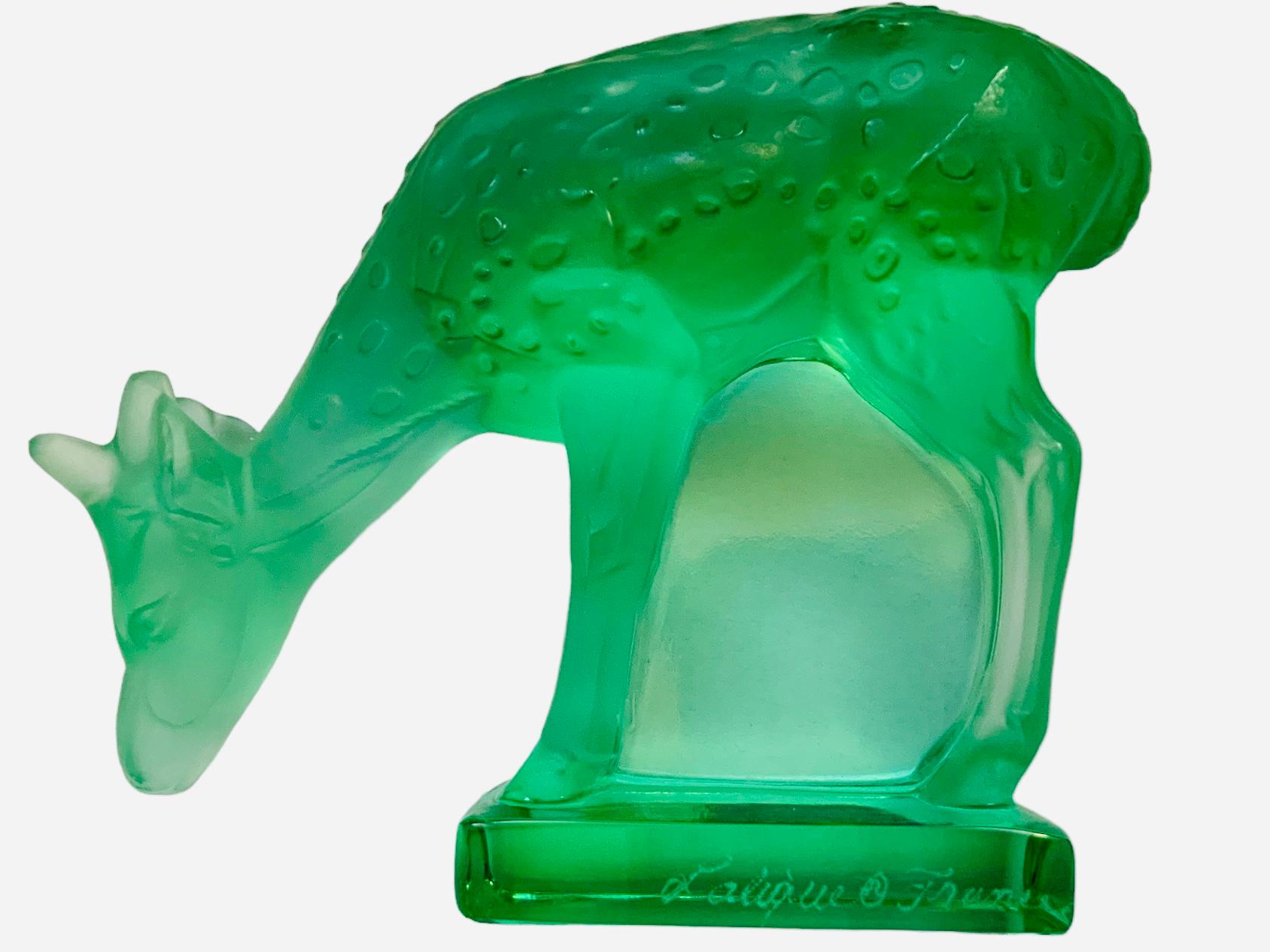 Lalique Frankreich Milchkristall Hirsch-Skulptur aus Kristall  im Angebot 1