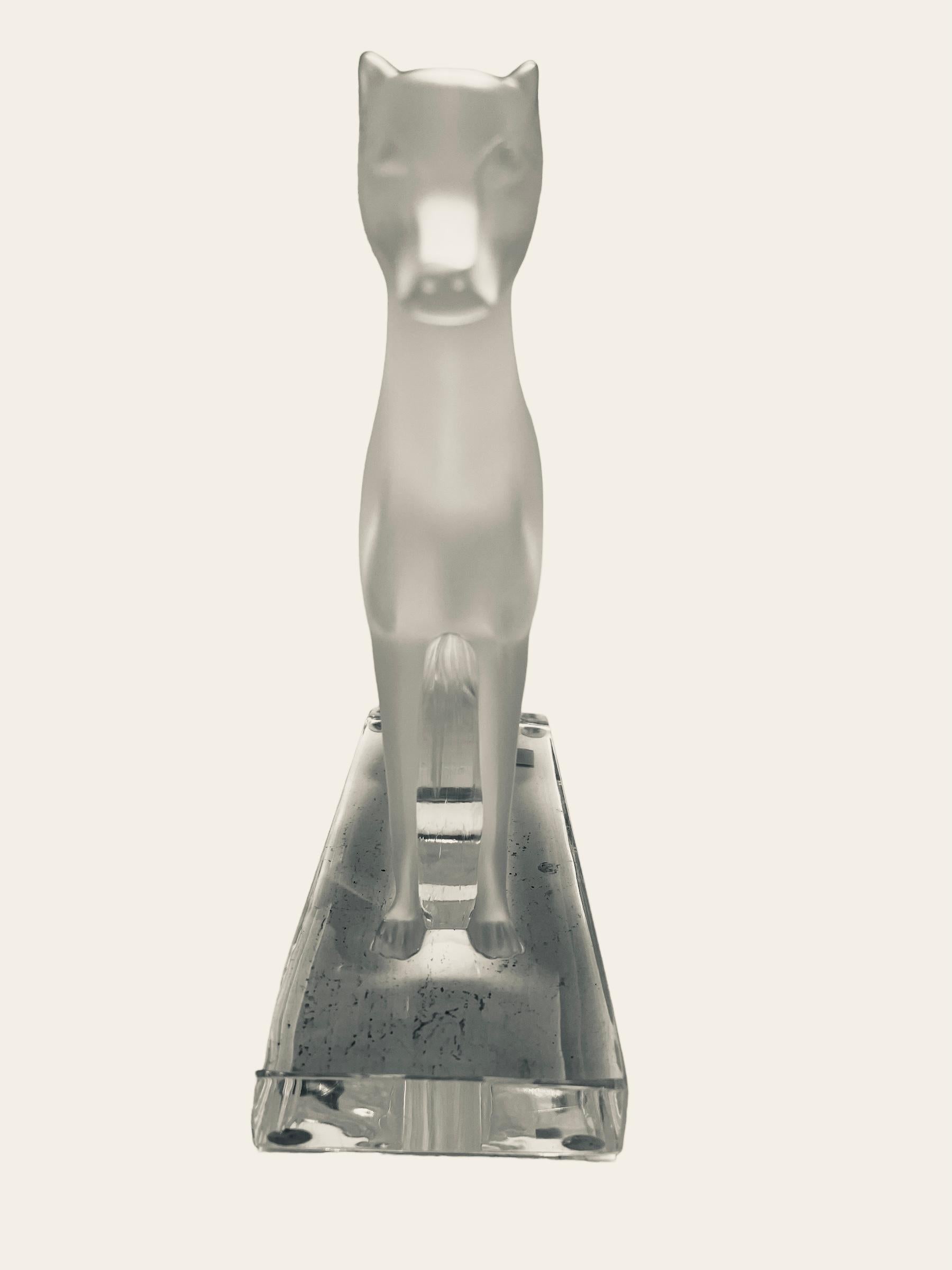 Il s'agit d'une sculpture /figurine Lalique en cristal clair et givré 
