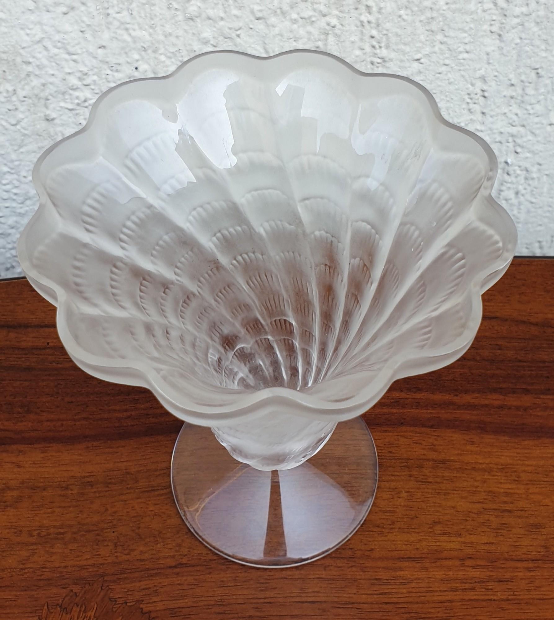 Lalique France, Ice Cream Bowl, 20th Century In Excellent Condition For Sale In MARSEILLE, FR