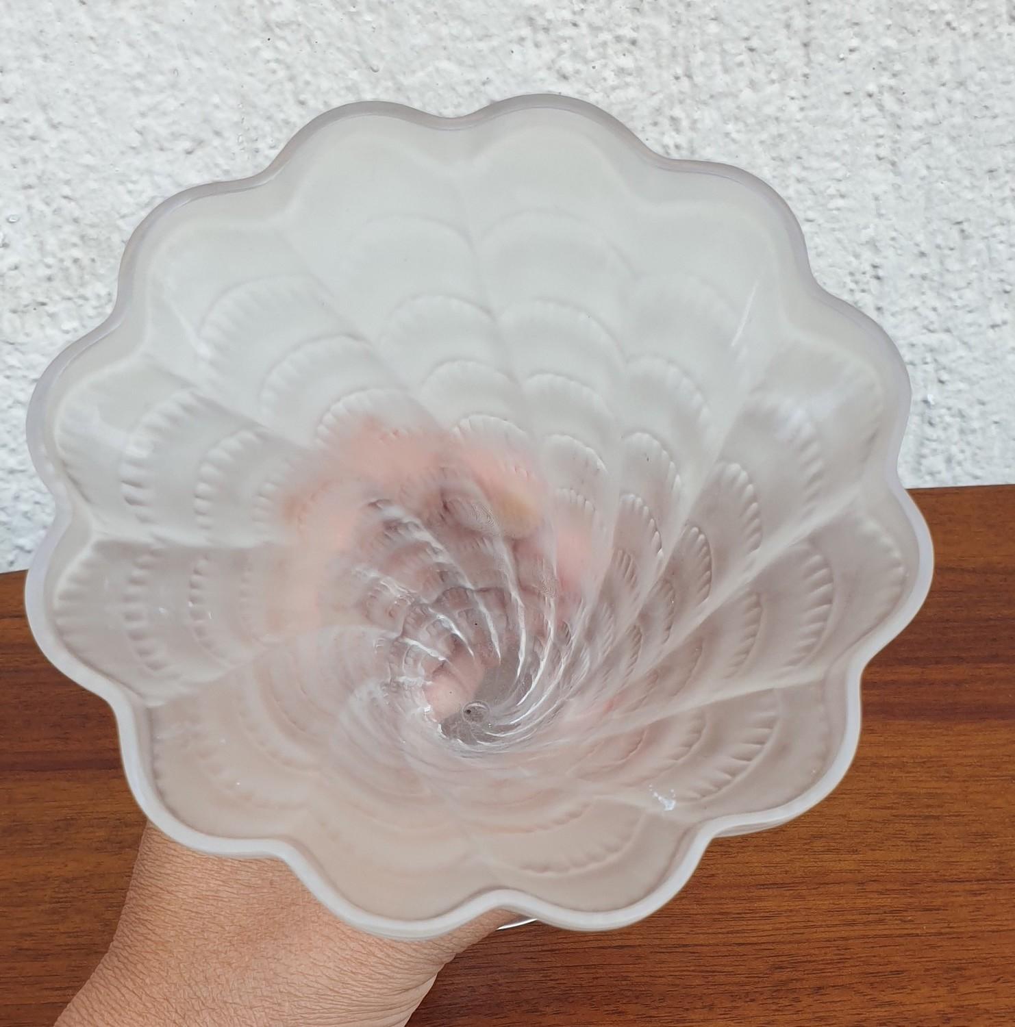 Lalique France, Ice Cream Bowl, 20th Century For Sale 2