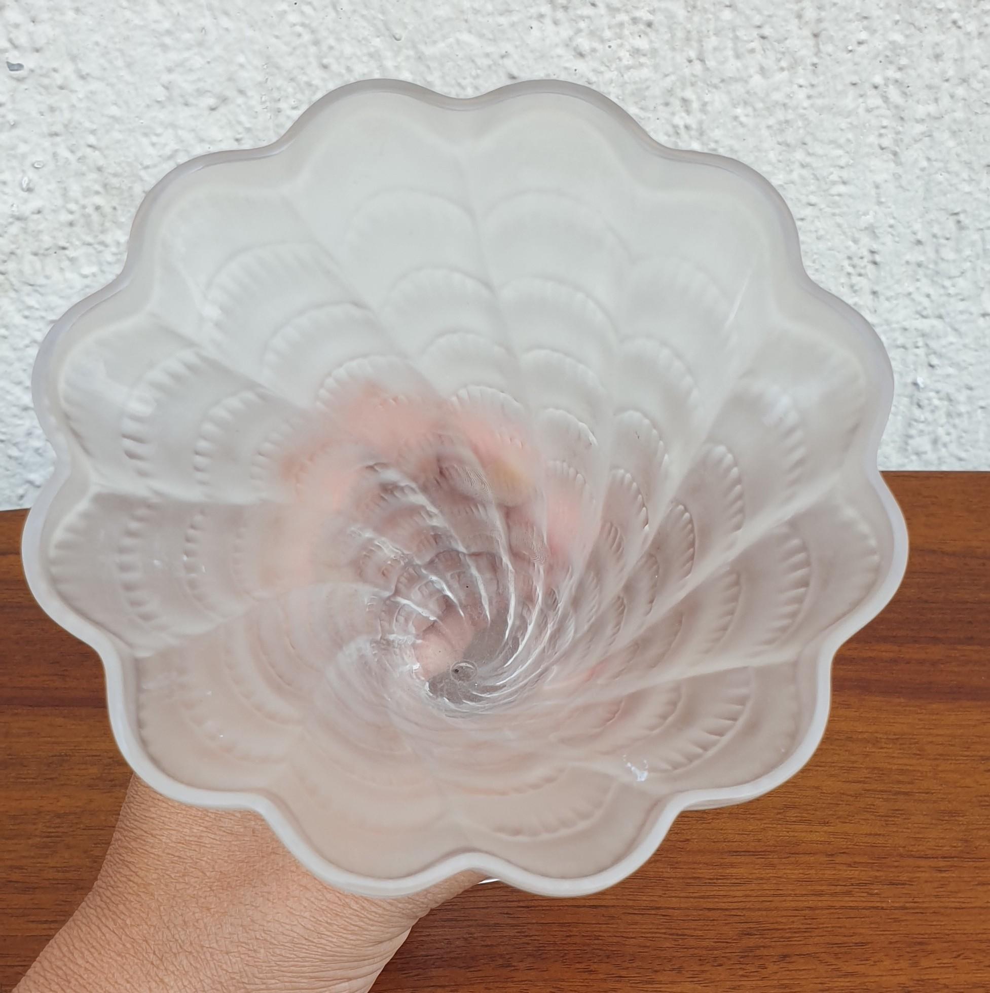 Lalique France, Ice Cream Bowl, 20th Century For Sale 3