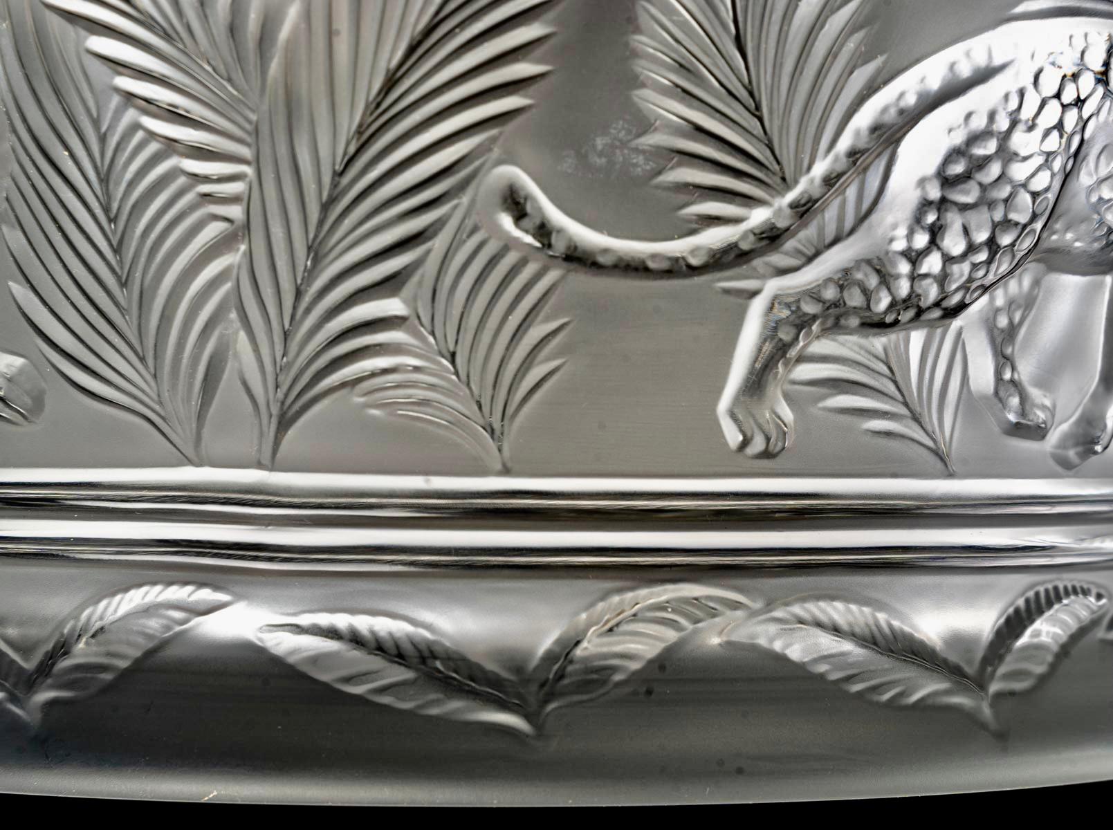 Lalique France Jungle Bowl in Clear Crystal as New with Tag In Excellent Condition In Boulogne Billancourt, FR