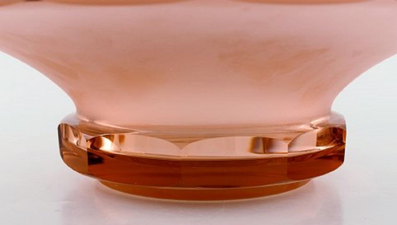 Lalique, France, Large Bowl in Salmon-Colored Art Glass, 1980s In Good Condition In Copenhagen, DK