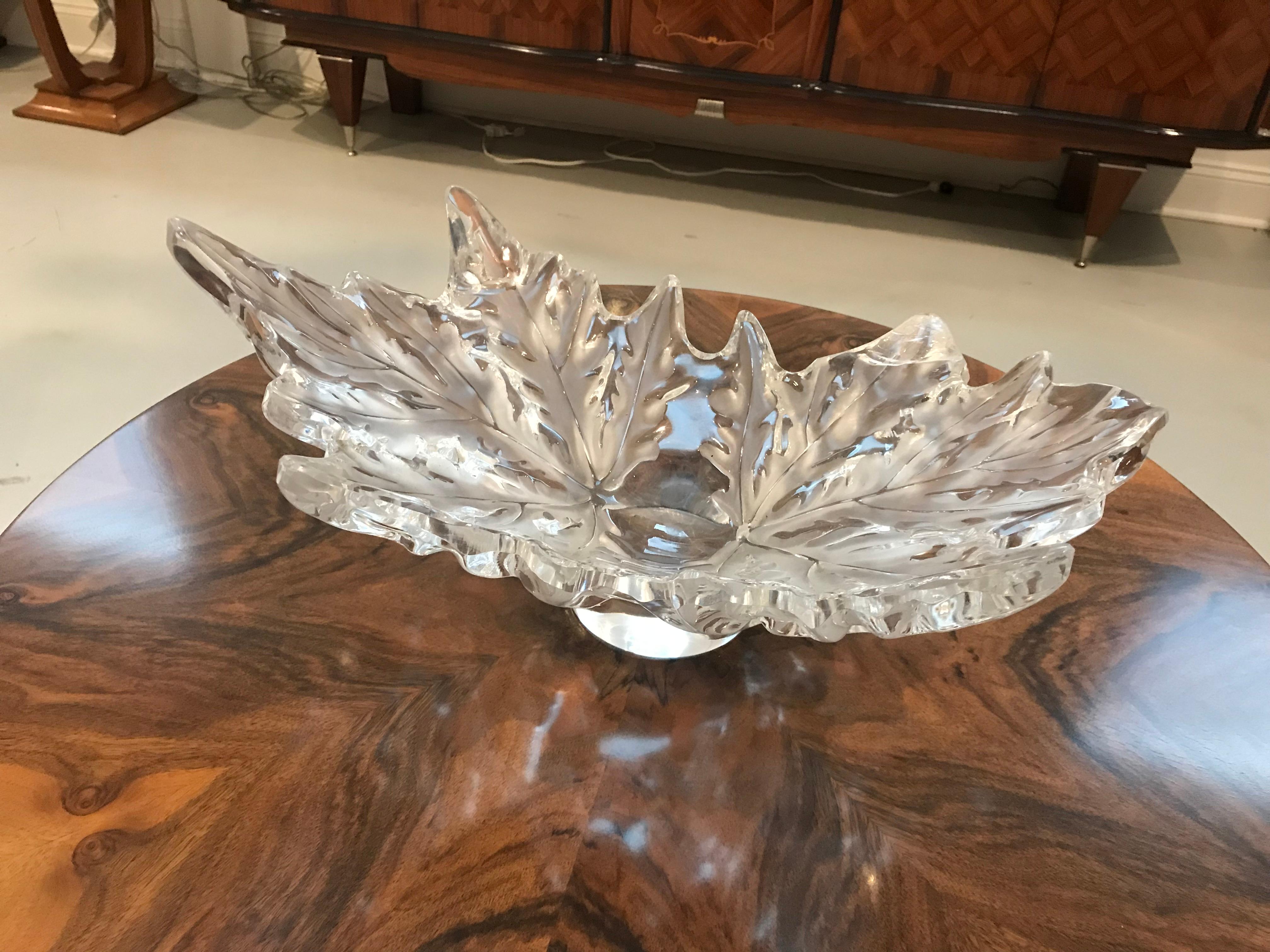 Stunning French Lalique large champs Elysees leaf centrepiece bowl in frosted and clear glass.