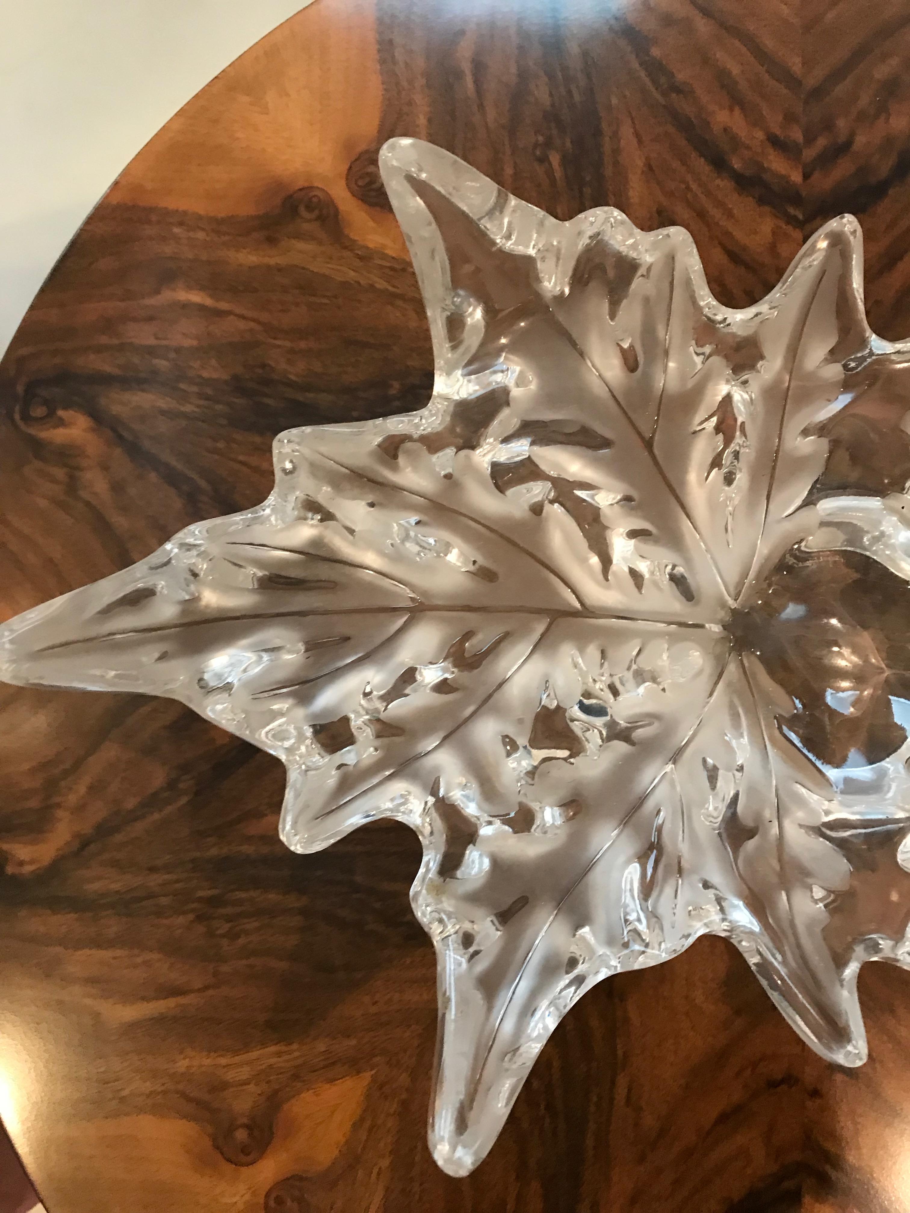 Lalique France Large Champs Elysees Leaf Form Centrepiece Glass Bowl In Good Condition In North Bergen, NJ