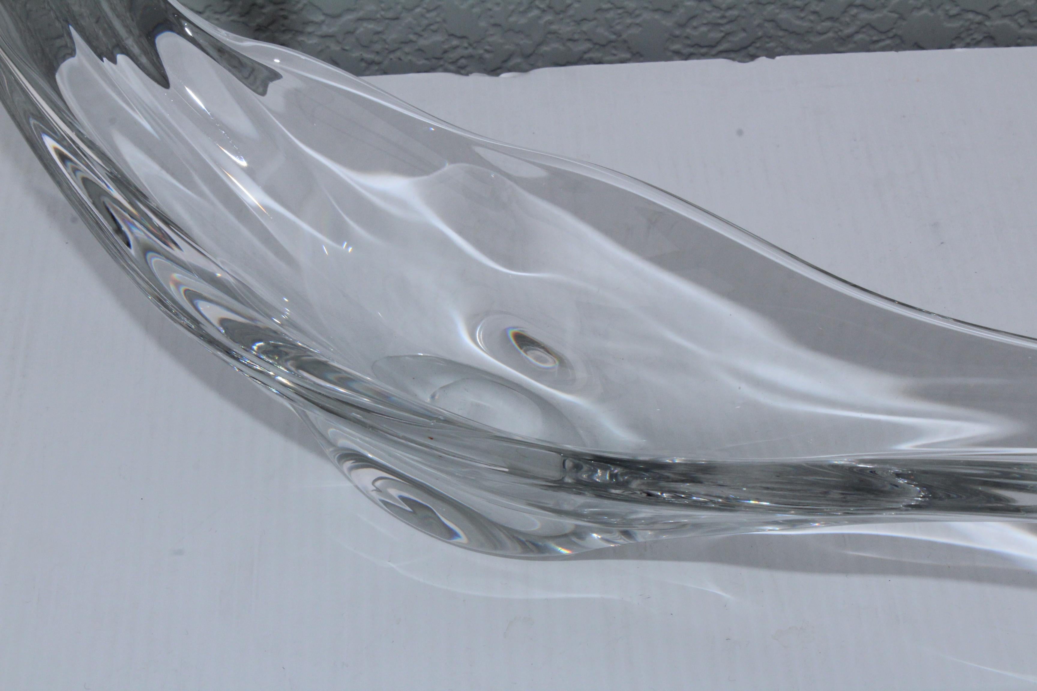 Lalique France Sculptural Crystal Bowl In Good Condition For Sale In New York, NY