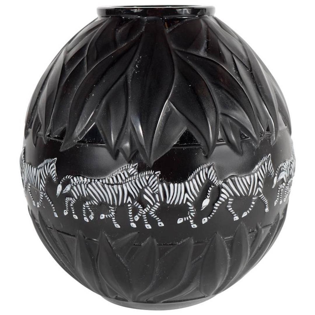 Lalique France, Tanzania Zebra Vase In Good Condition In Saint-Ouen, FR