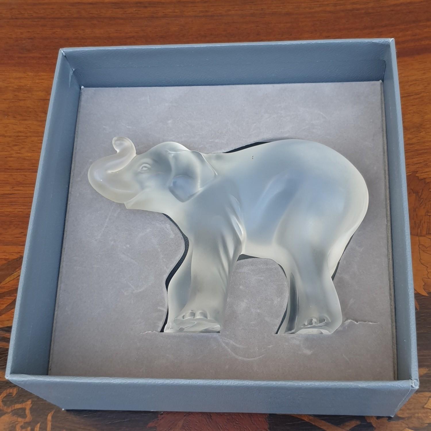 Lalique France, Timora Baby Elephant Figurine, 20th Century 4