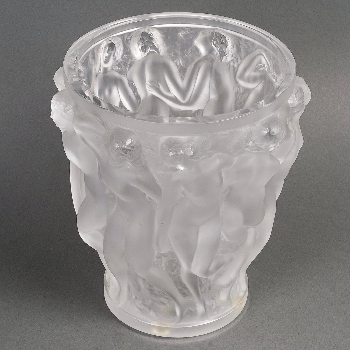 Art déco Lalique France Vase Bacchantes dansant femmes en cristal dépoli