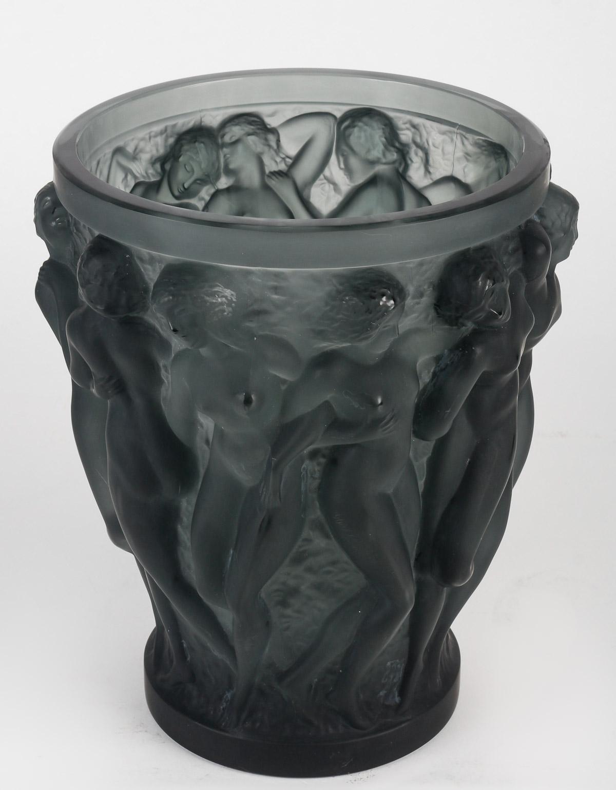 Art déco Lalique France, Vase Bacchantes Cristal gris