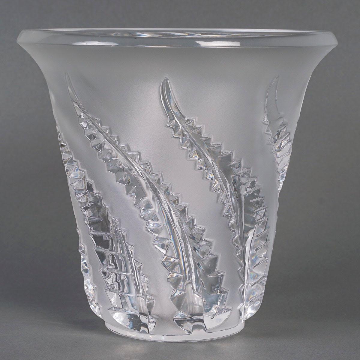 Français Vase français Lalique, cristal, XXe siècle en vente
