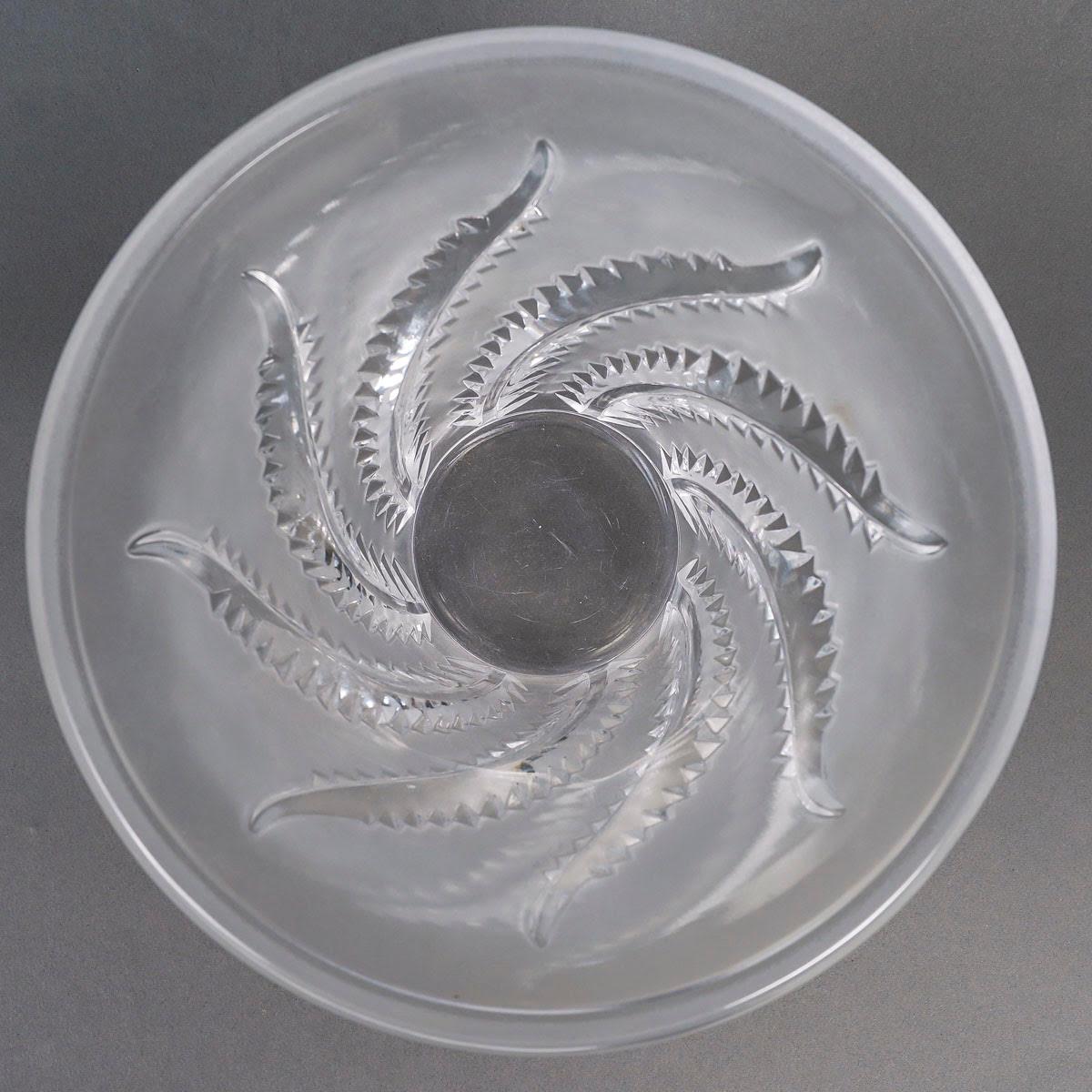 Lalique France Vase, Crystal, XXth Century. In Good Condition For Sale In Saint-Ouen, FR