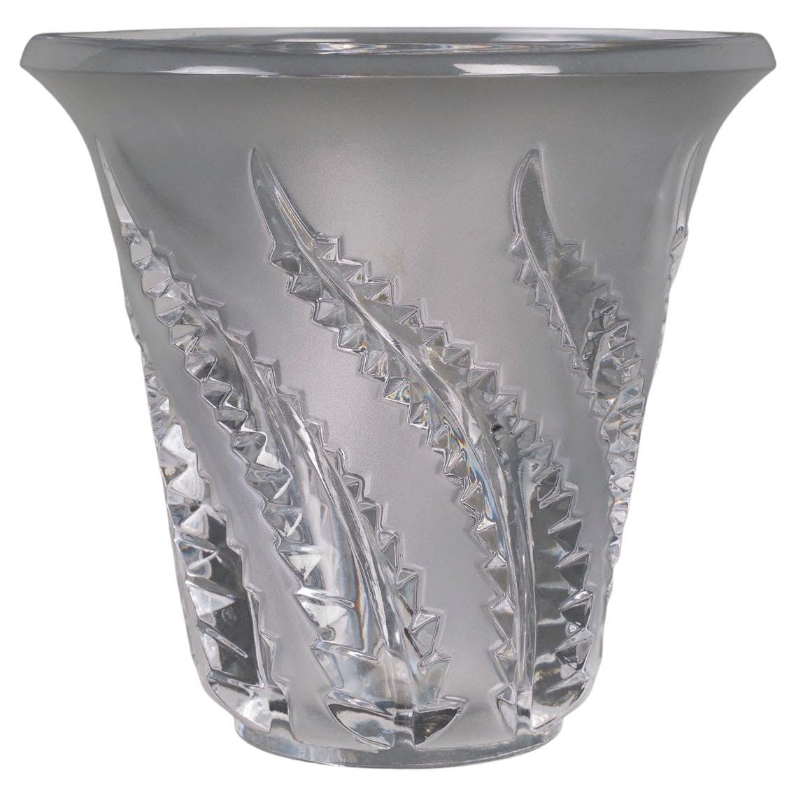Vase français Lalique, cristal, XXe siècle en vente