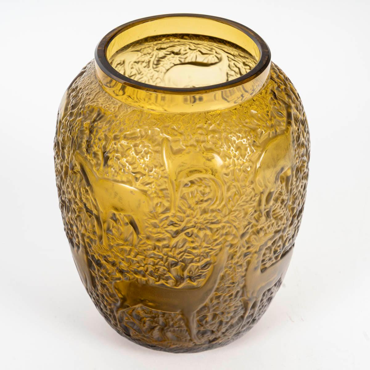 Moderno Vaso di Lalique France, Decorazione di cervi in cristallo, 20° secolo, Arte Moderna. in vendita