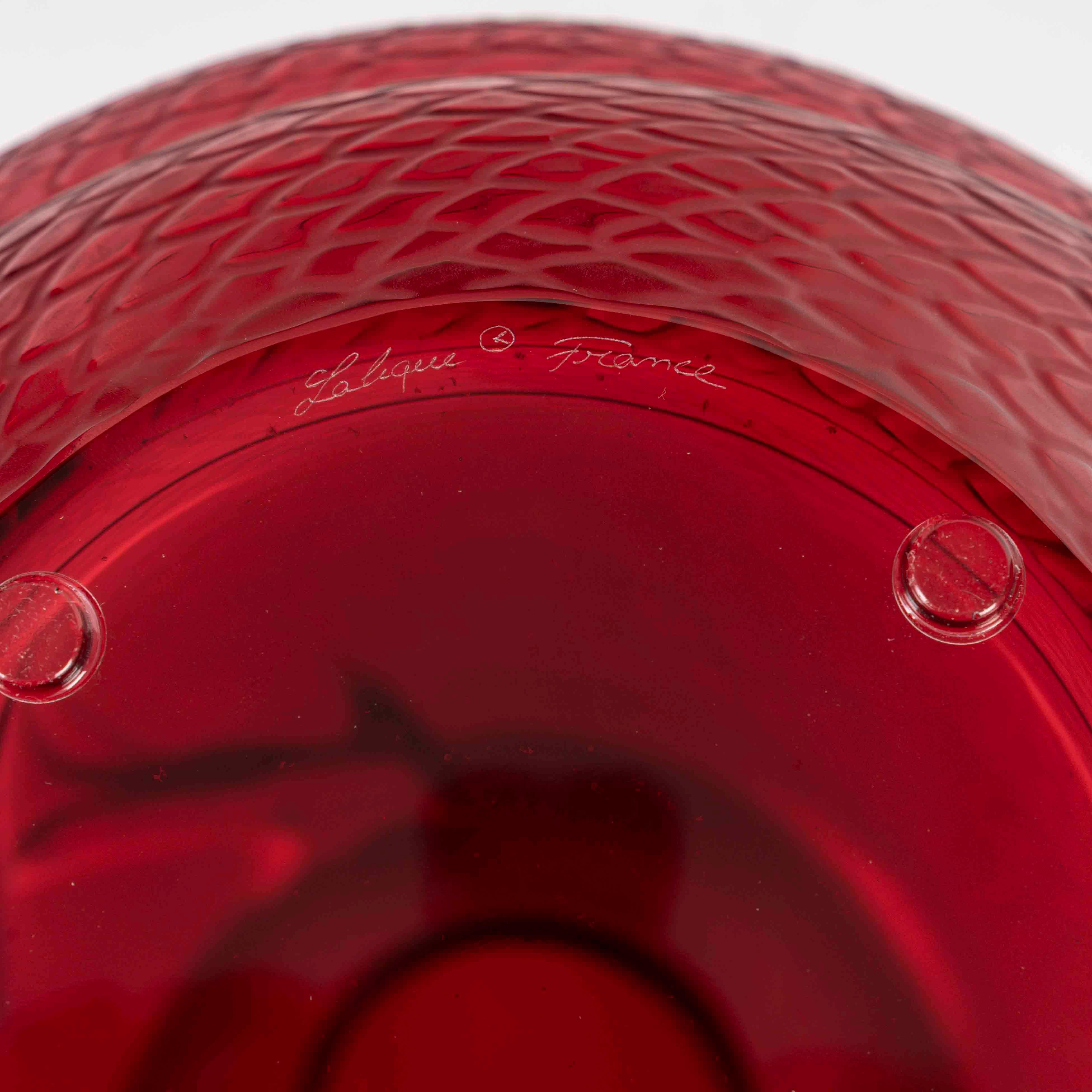 Lalique France - Vase Serpent Snake Red Crystal - New In Box In Excellent Condition For Sale In Boulogne Billancourt, FR