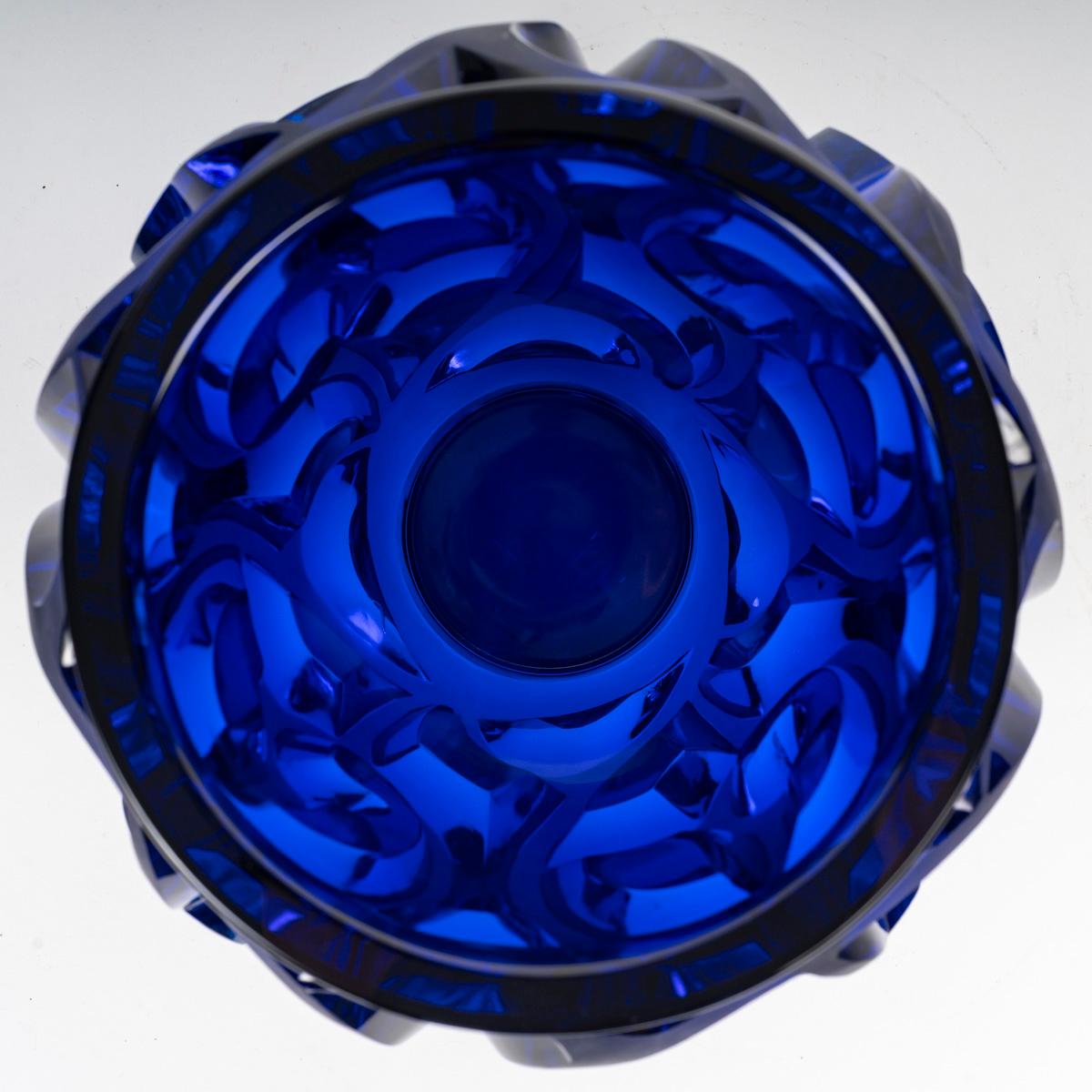 Lalique France - Vase Tourbillons Scrolls Blue Crystal In Good Condition In Boulogne Billancourt, FR