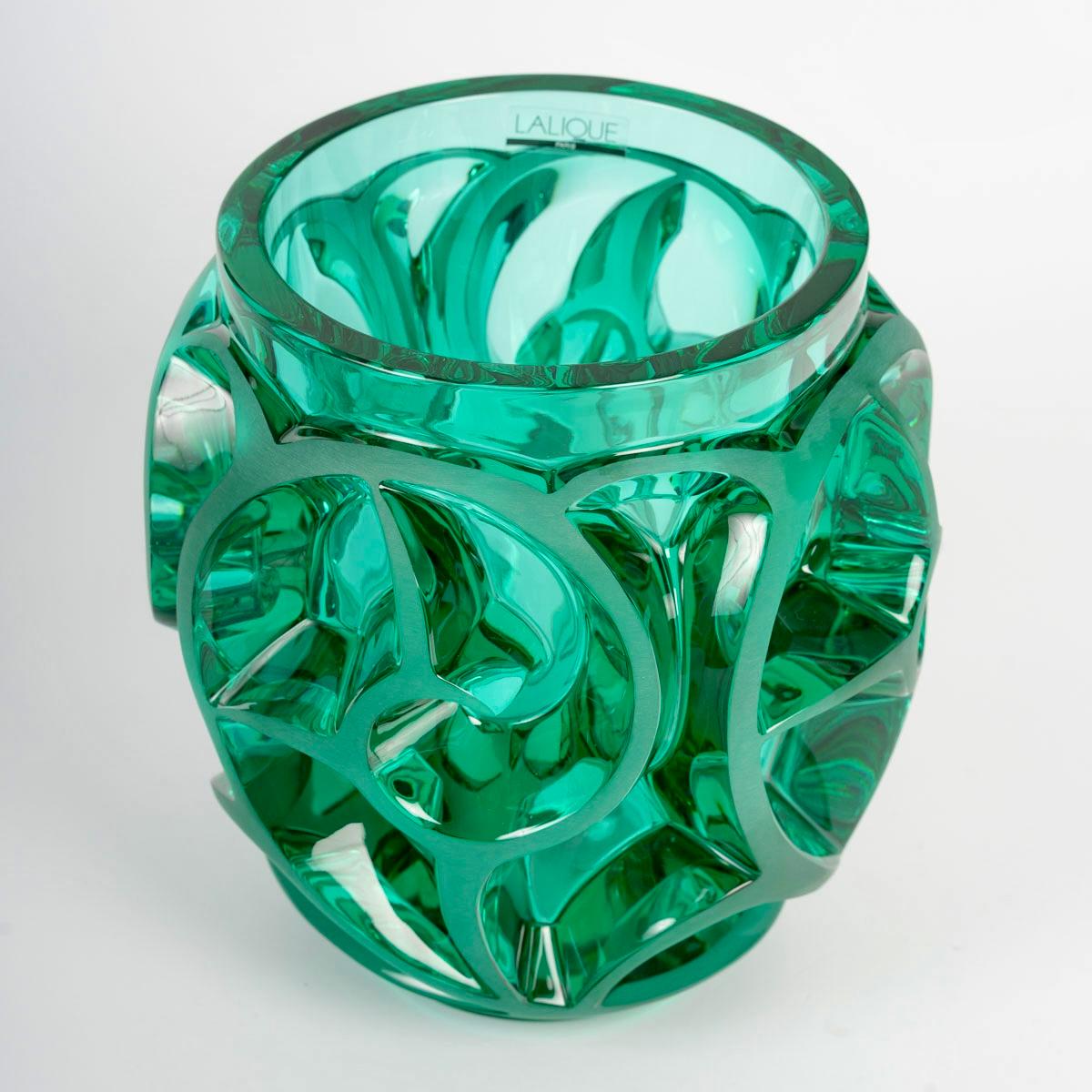 Lalique Frankreich - Vase Tourbillons Scrolls Grüner Kristall NEU IN KASTEN (Art déco) im Angebot
