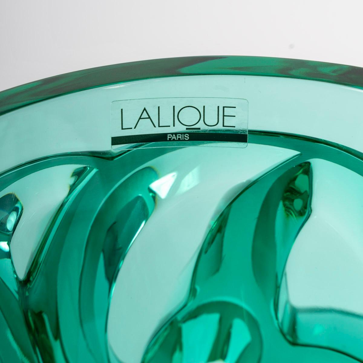 Lalique Frankreich - Vase Tourbillons Scrolls Grüner Kristall NEU IN KASTEN (Geformt) im Angebot