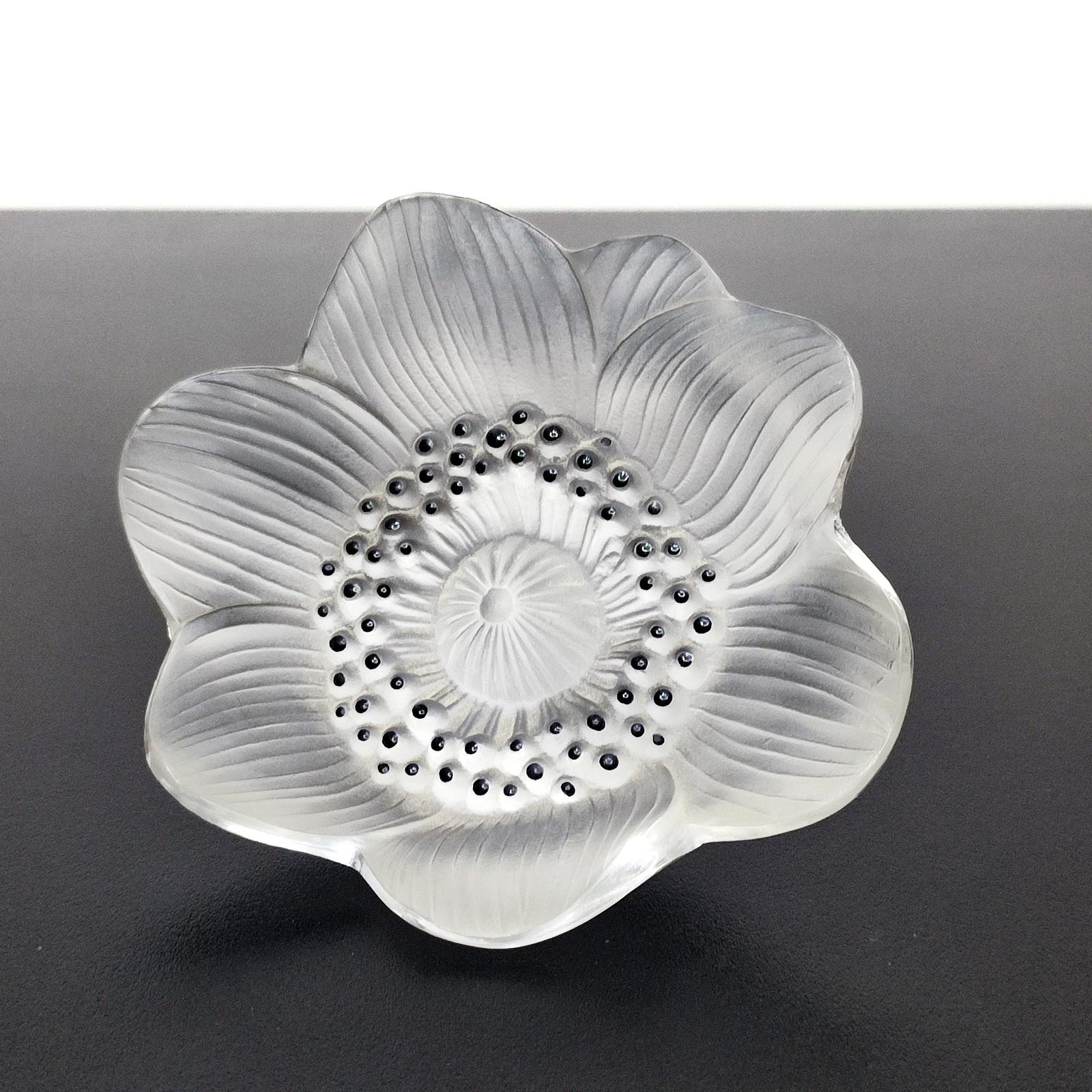 Hand-Crafted Lalique France Vintage Anemone Flower Sculpture, Paperweight - FREE SHIPPING For Sale