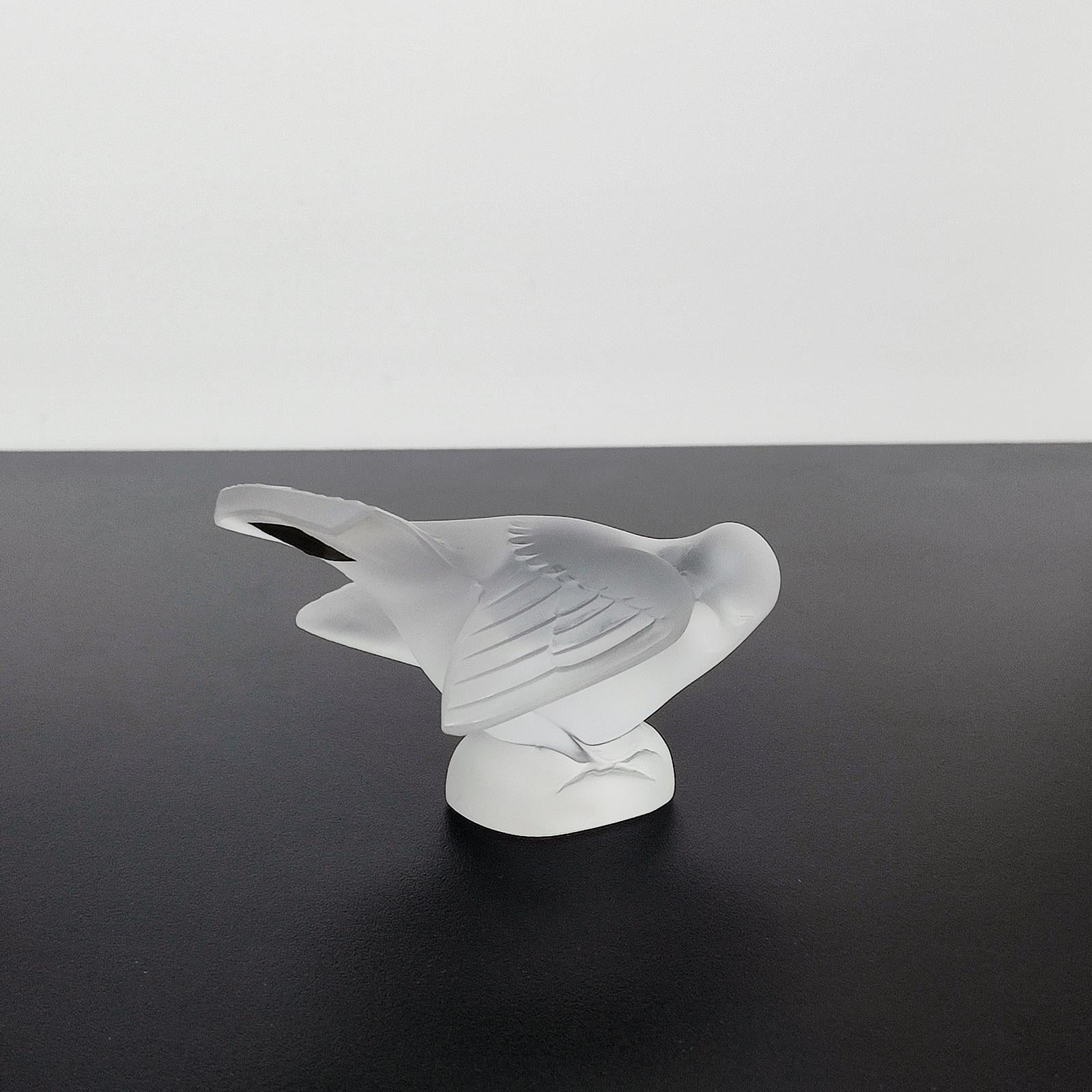 French Lalique France Vintage Crystal Moineau Coquet Bird Paperweight - FREE SHIPPING For Sale