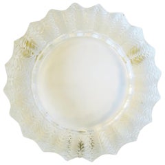 Plato o cenicero de cristal francés de Lalique con diseño de hojas