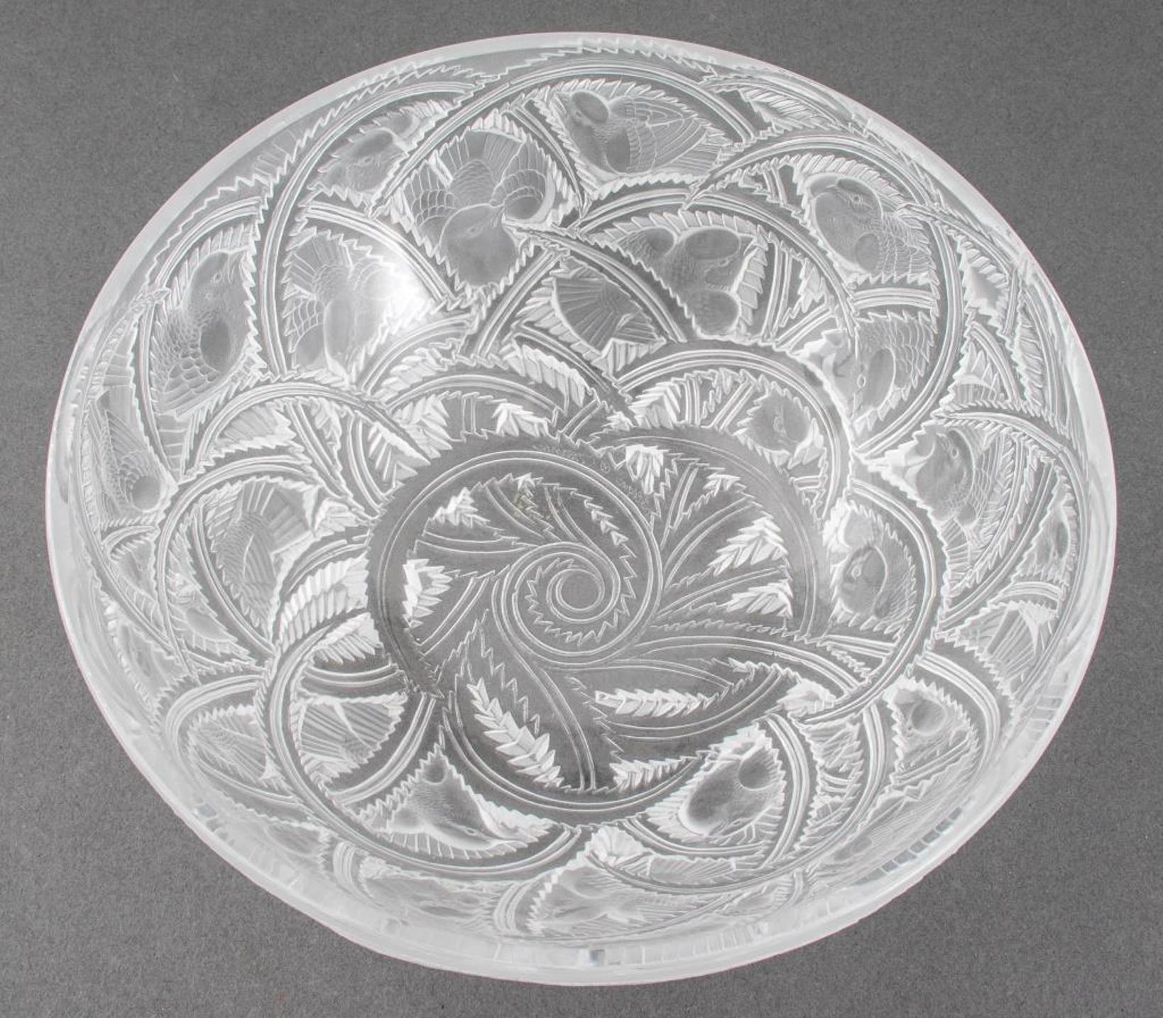 Lalique Frosted & Clear Crystal Bowl In Good Condition For Sale In New York, NY