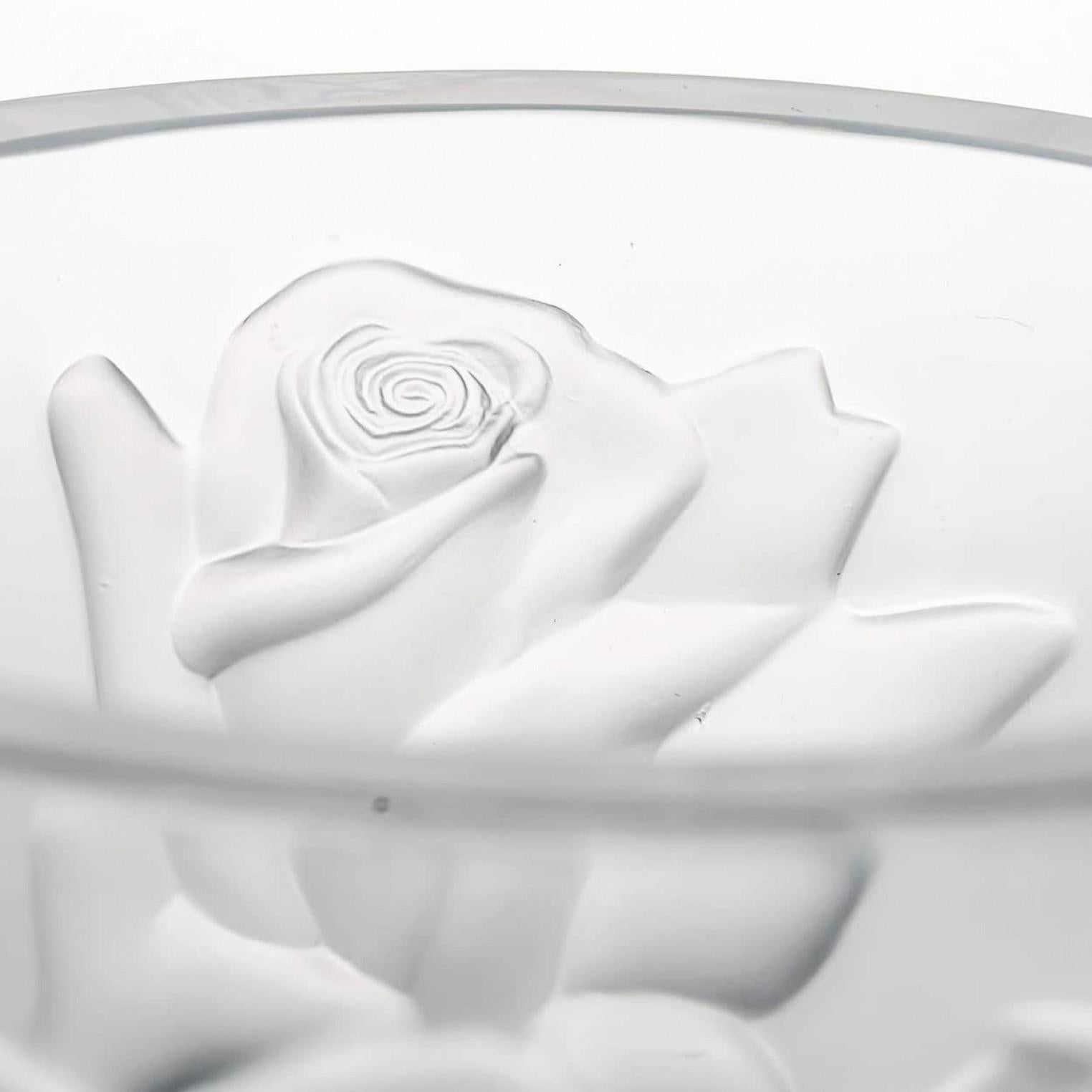 Mid-Century moderno Vaso di cristallo smerigliato Ispahan Rose di Lalique, Francia in vendita