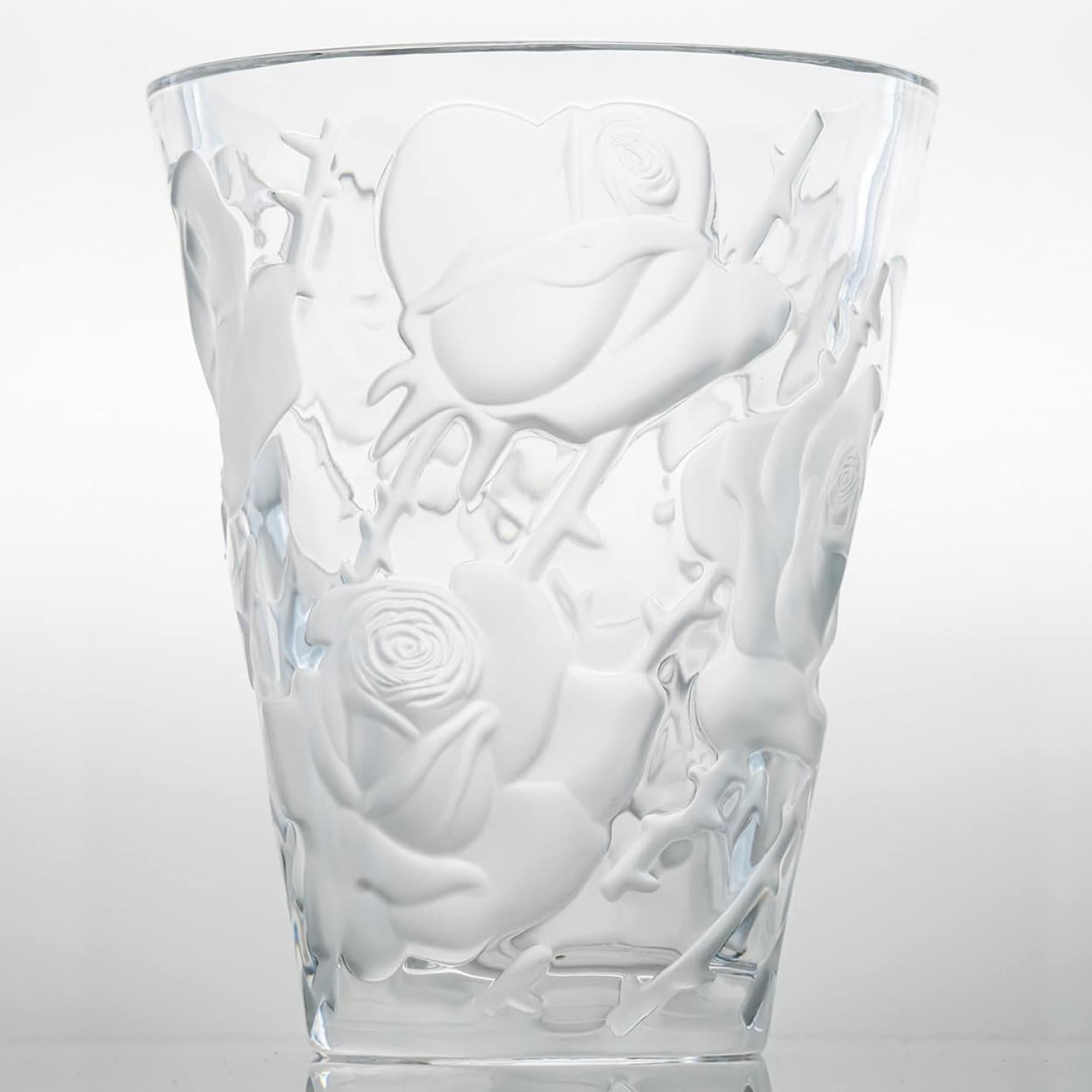 Francese Vaso di cristallo smerigliato Ispahan Rose di Lalique, Francia in vendita
