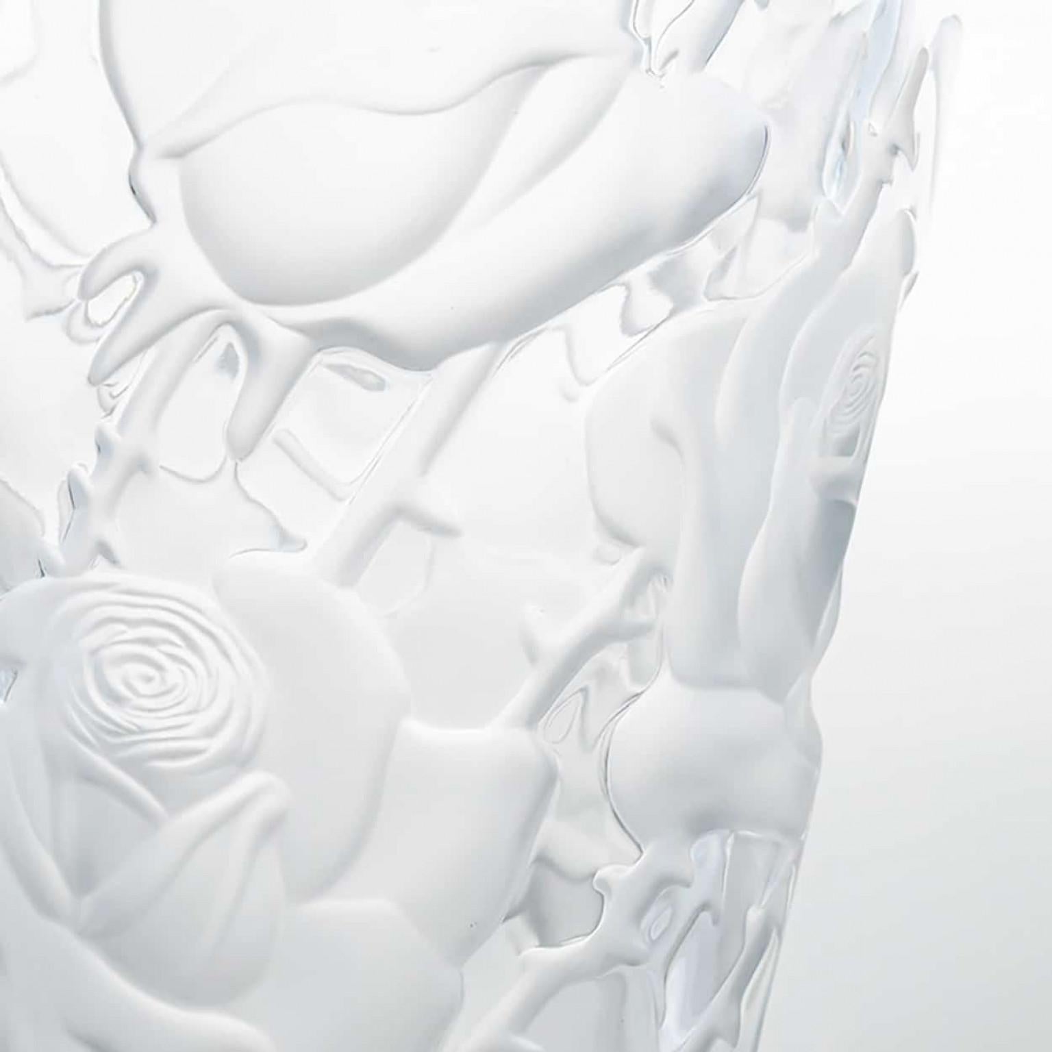 Cristallo Vaso di cristallo smerigliato Ispahan Rose di Lalique, Francia in vendita