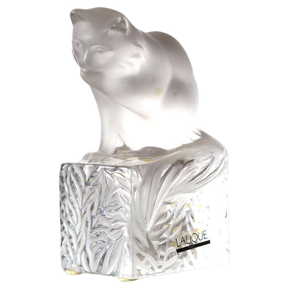 Figurita de gato sentado de cristal esmerilado de Lalique Firmada.