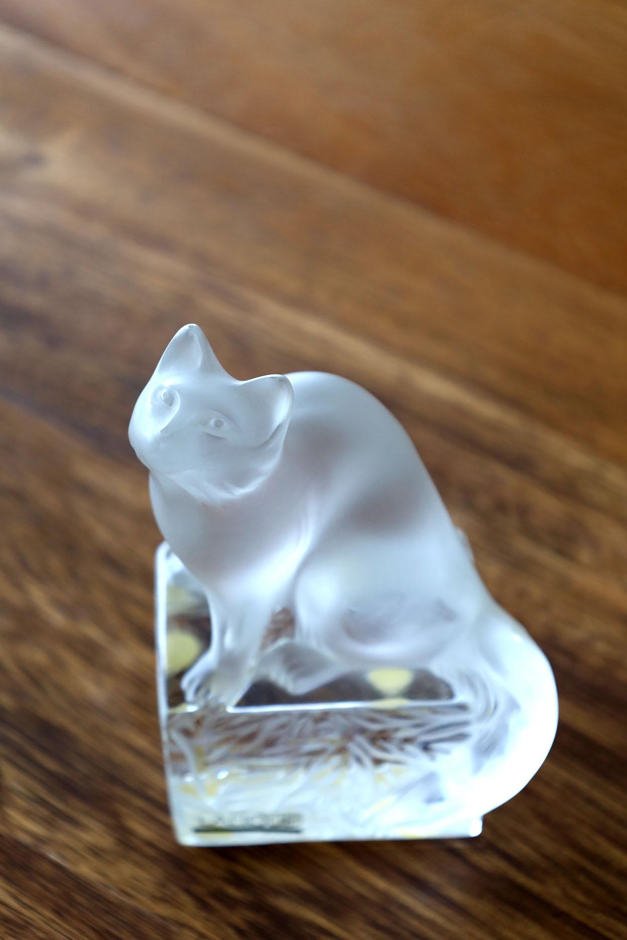 Lalique Frosted Crystal Sitting Cat In Good Condition For Sale In Mérida, YU