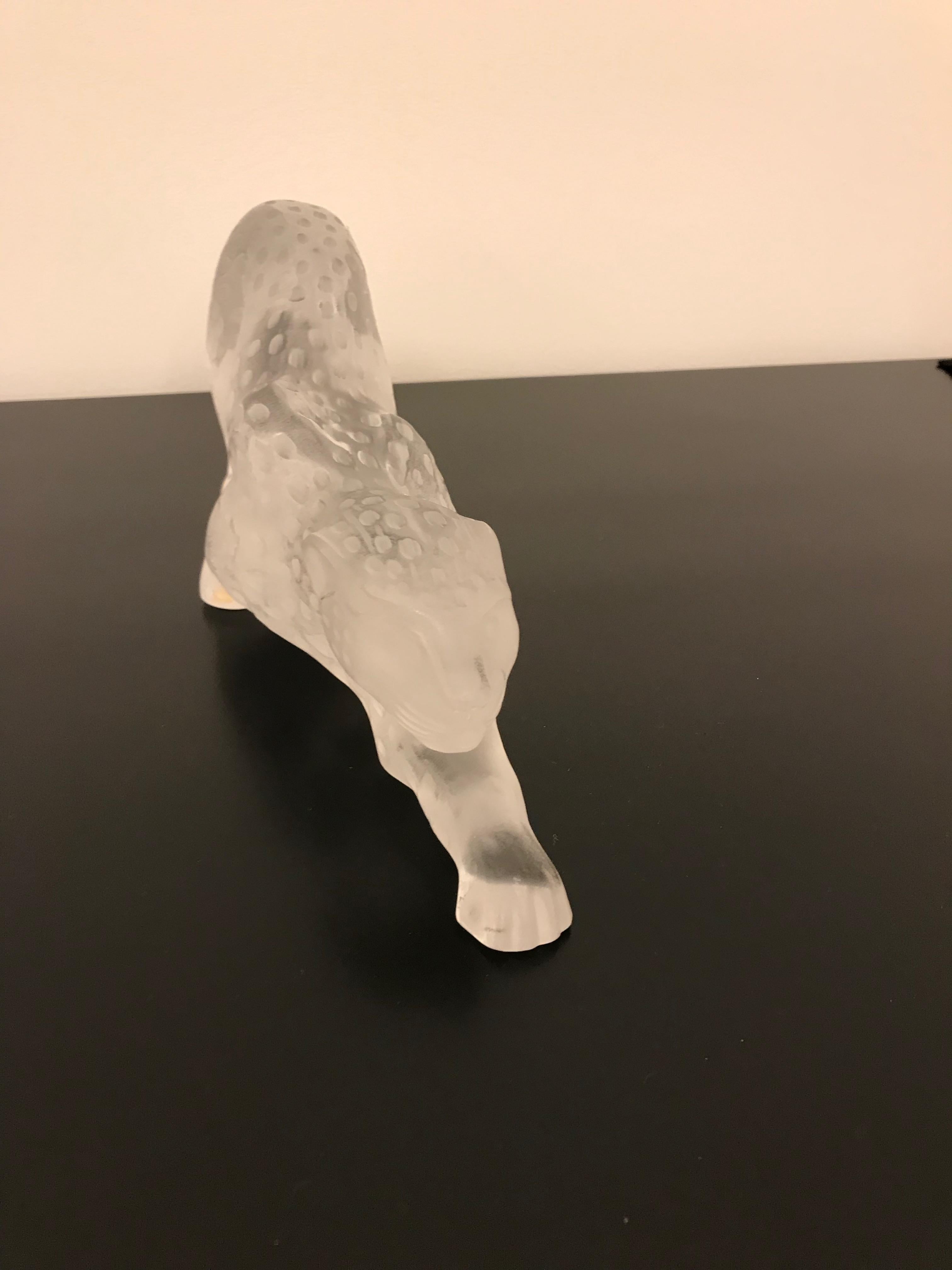 Pegatina original de Lalique París. Marca grabada a mano bajo la pata: Lalique @ Francia con estrella.