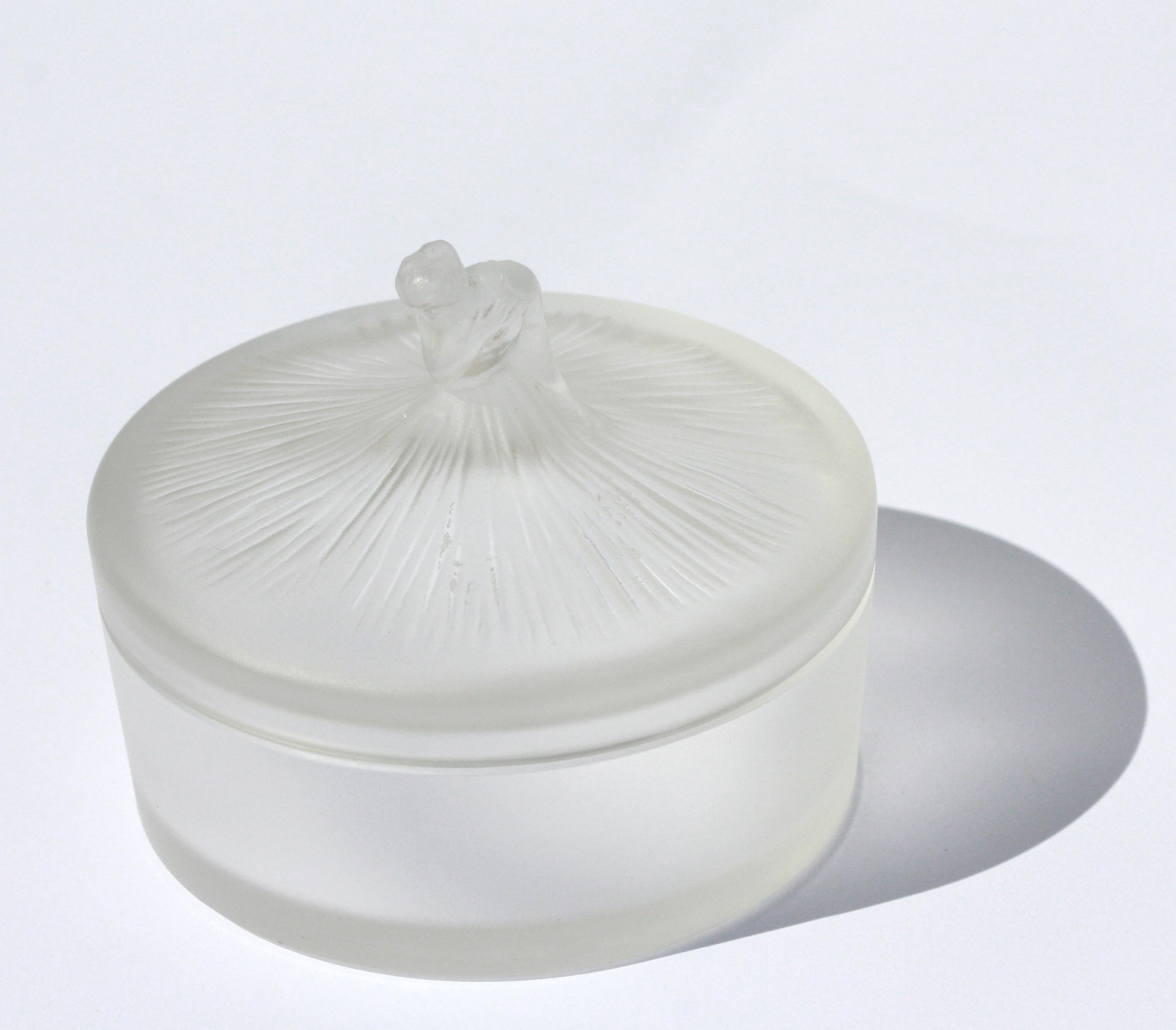 Lalique Frosted Glass Covered Circular Box In Good Condition For Sale In West Palm Beach, FL