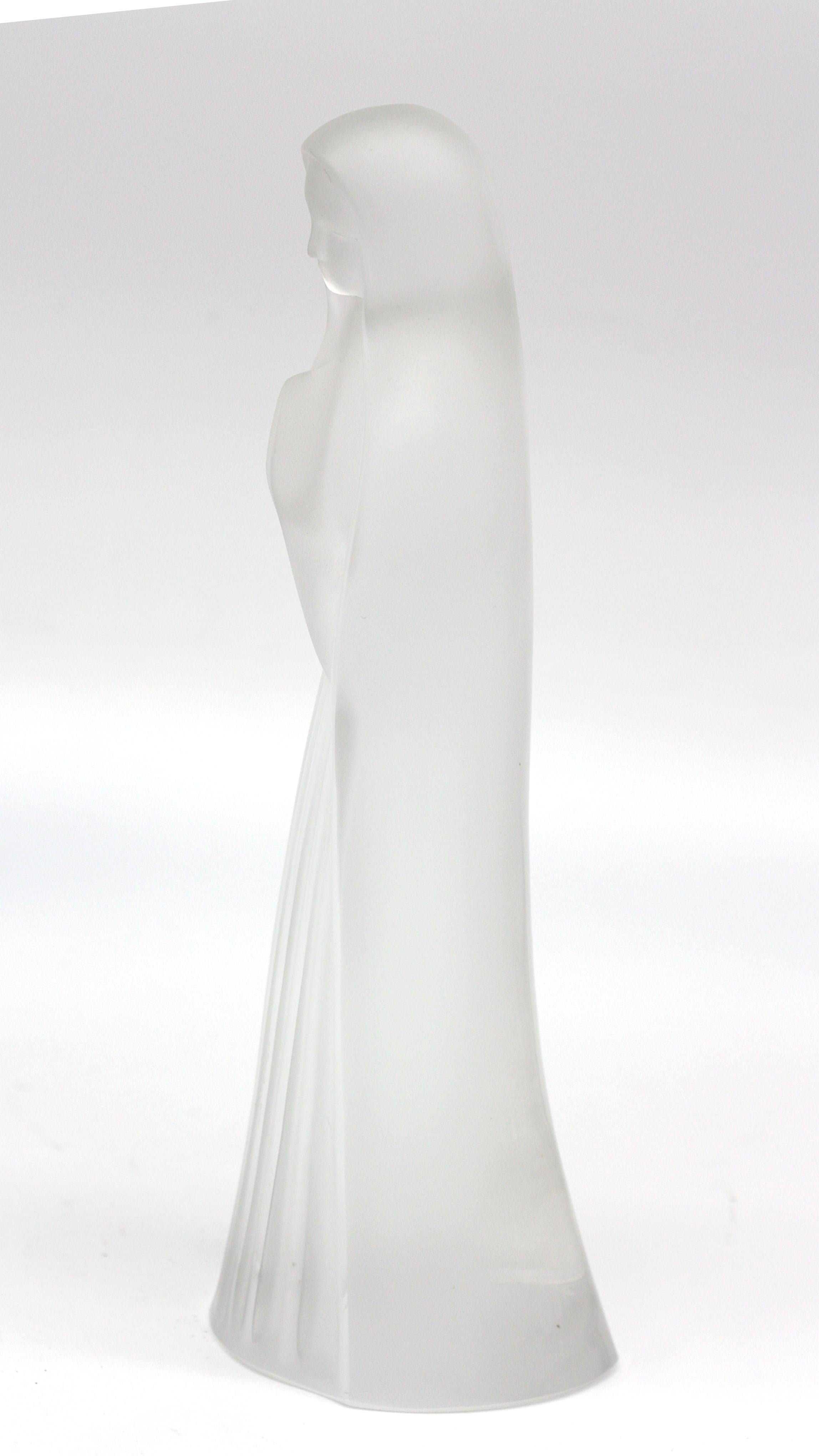 20ième siècle Figure de Madone en verre dépoli Lalique en vente
