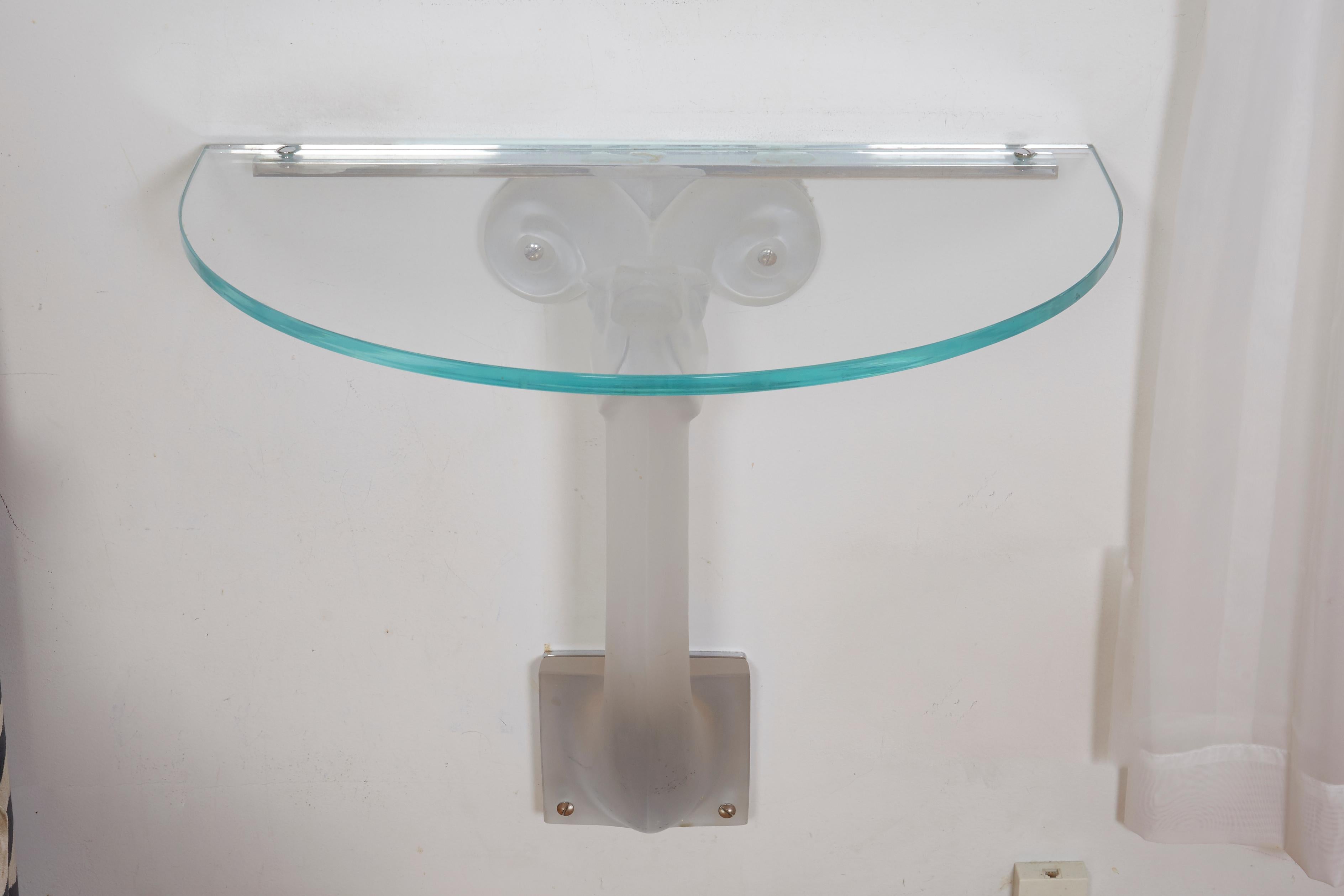 Pressé Consoles ou tables d'appoint ou tables de nuit verre Lalique en vente