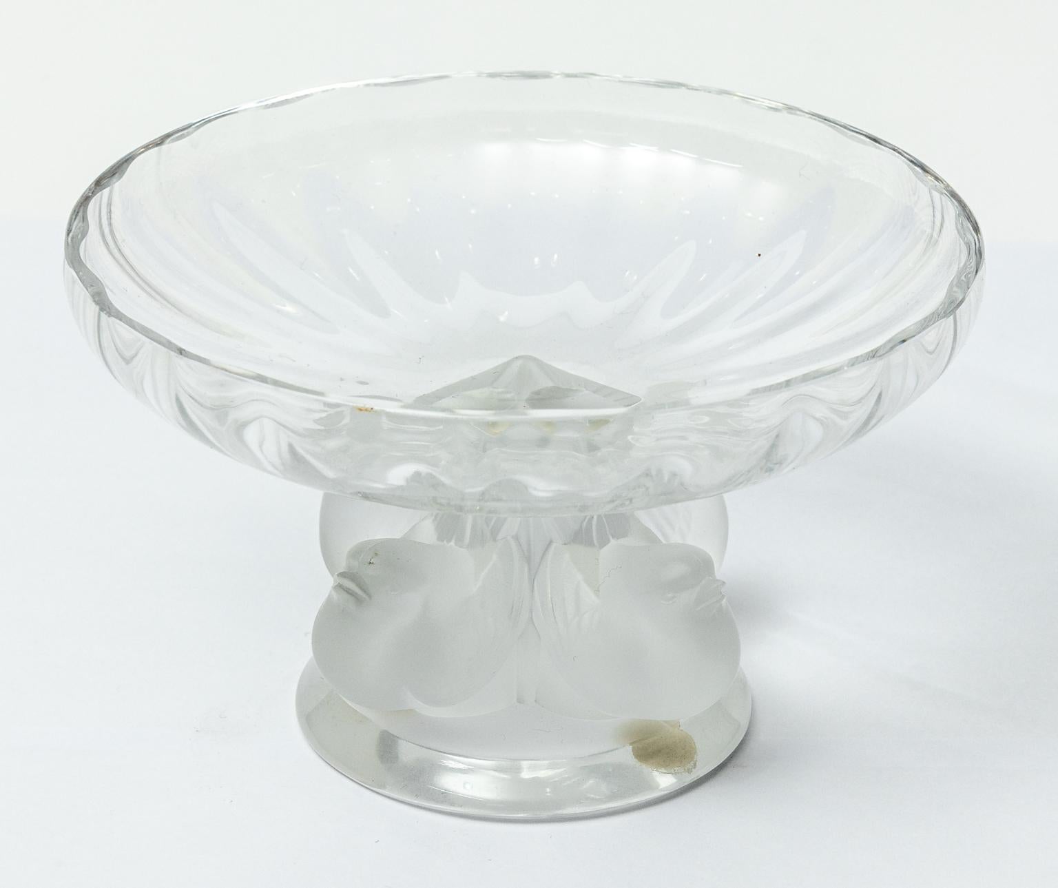 Lalique Glass Nogent Bowl In Good Condition For Sale In Stamford, CT