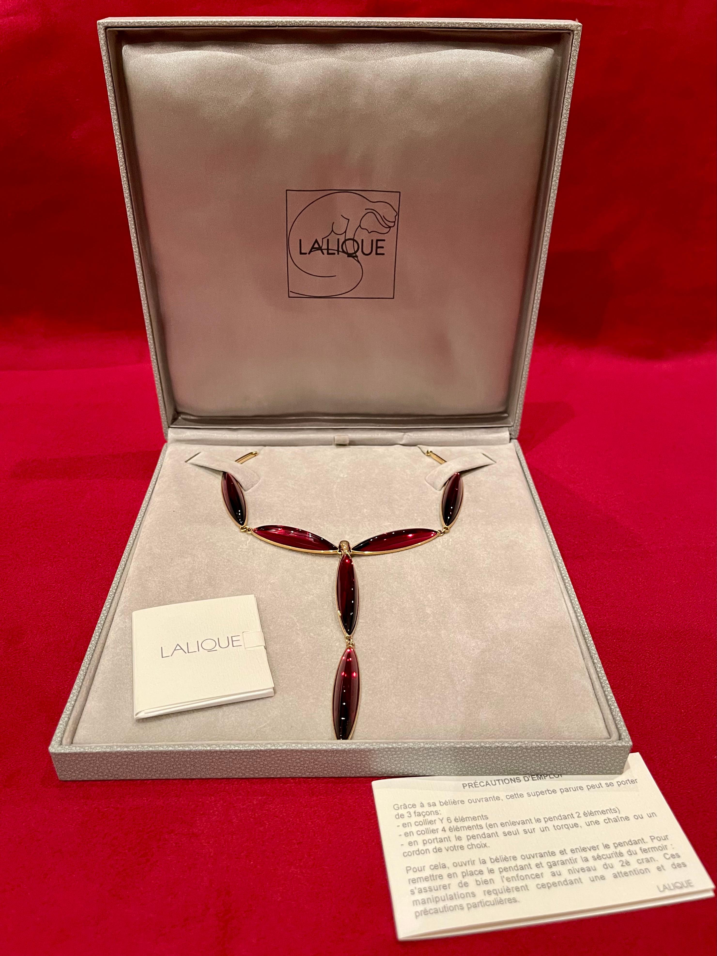 LALIQUE - Gold Plated Necklace and Pendant Set  In Good Condition In Beaune, FR
