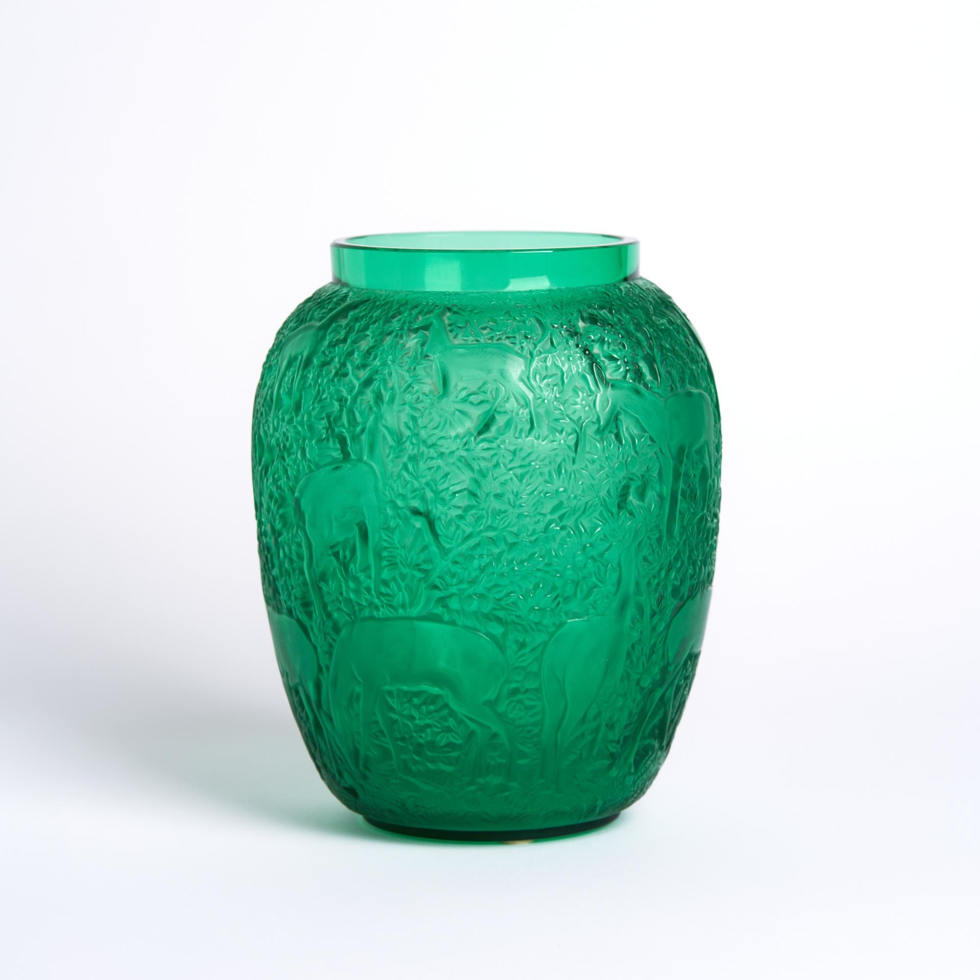Lalique Green Glass Biches Vase In Good Condition For Sale In Countryside, IL