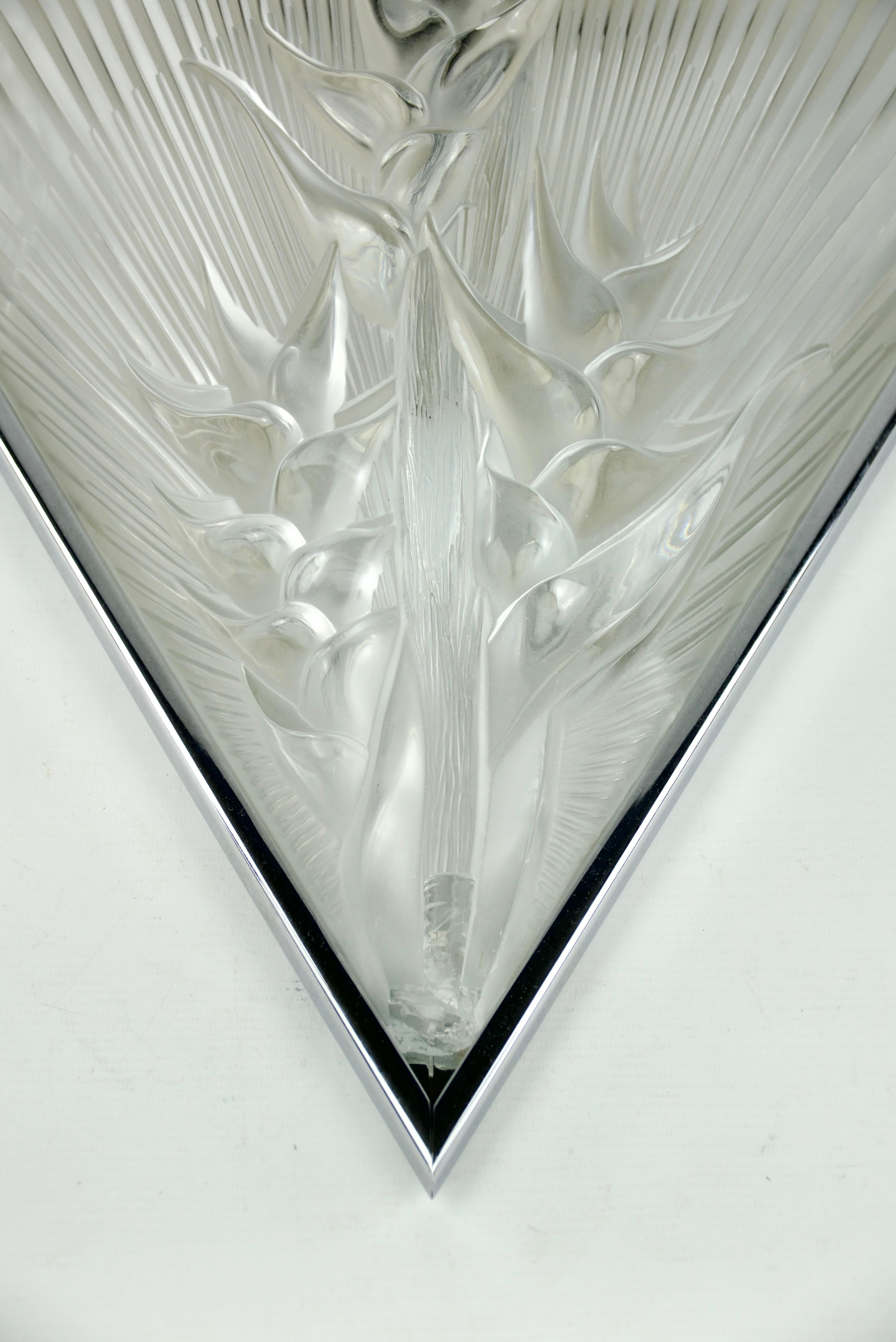 Lalique, Wandleuchte „Heliconia“, Frankreich 1980er Jahre (Französisch) im Angebot
