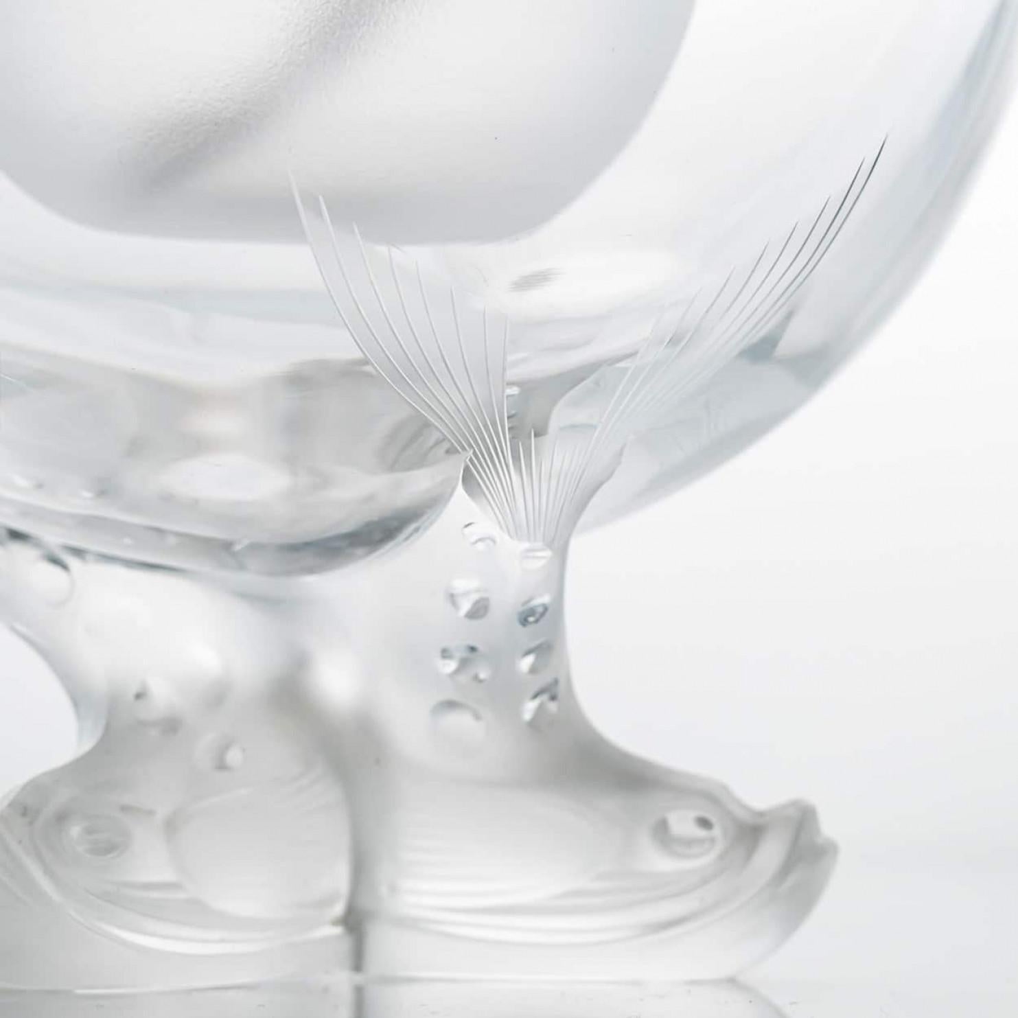 Francese Lalique Igor Caviar Bowl Piede di pesce in vetro smerigliato e trasparente, Francia in vendita