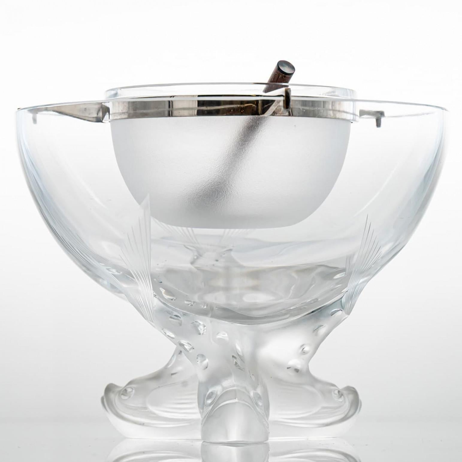 Lalique Igor Caviar Bowl Piede di pesce in vetro smerigliato e trasparente, Francia in vendita 1