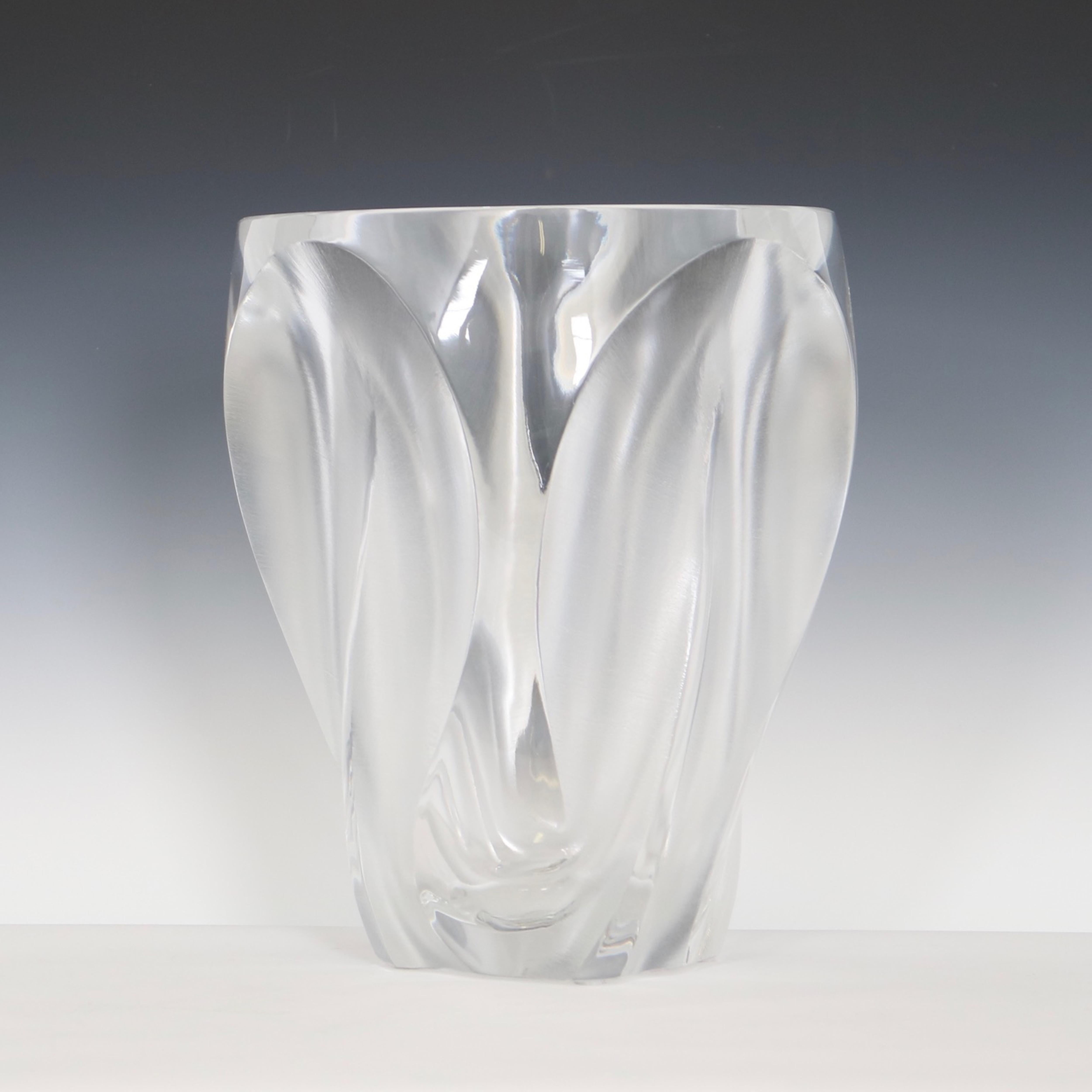 Mid-Century Modern Lalique Ingrid Vase in Clear Crystal