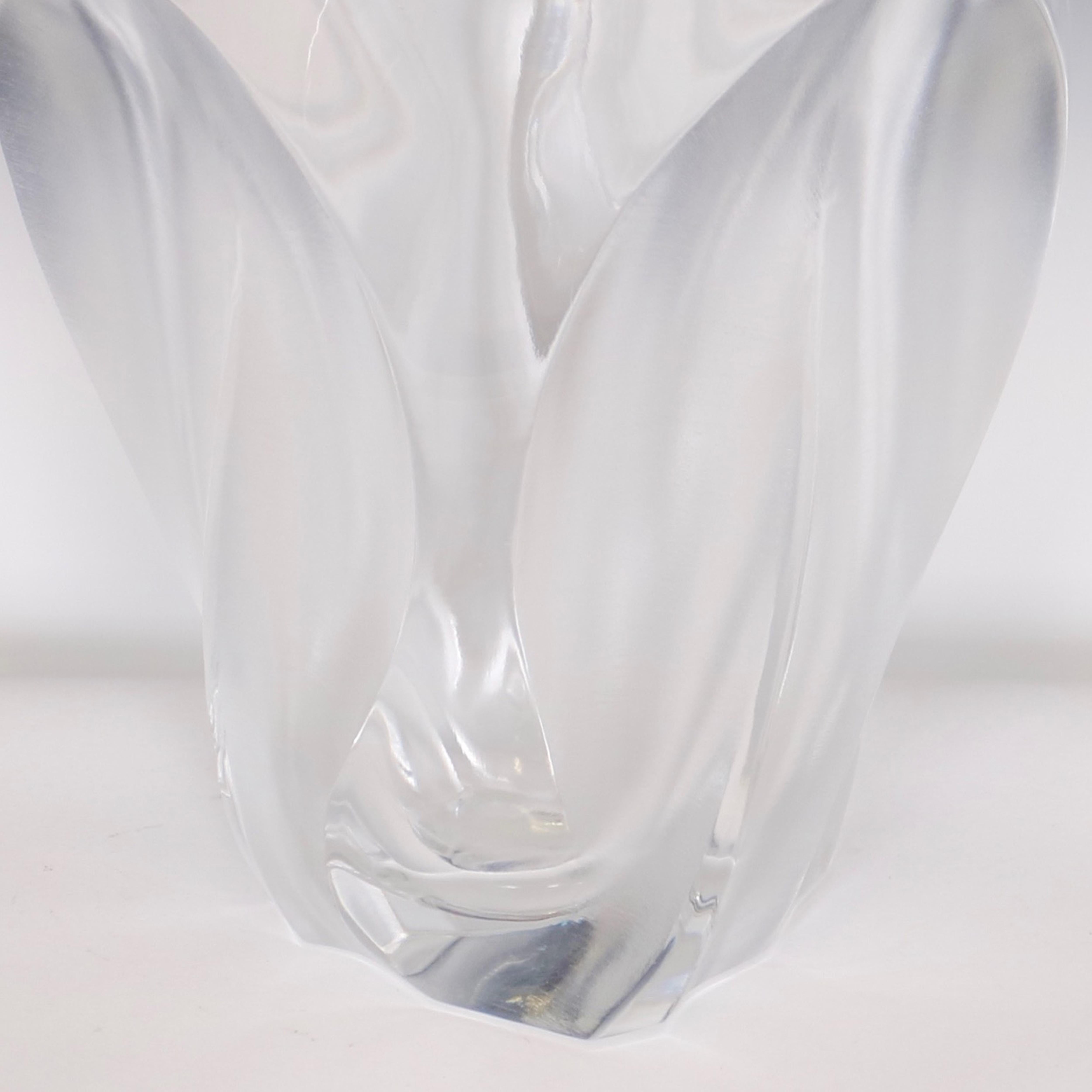 Lalique Ingrid Vase in Clear Crystal In Excellent Condition In New York, NY
