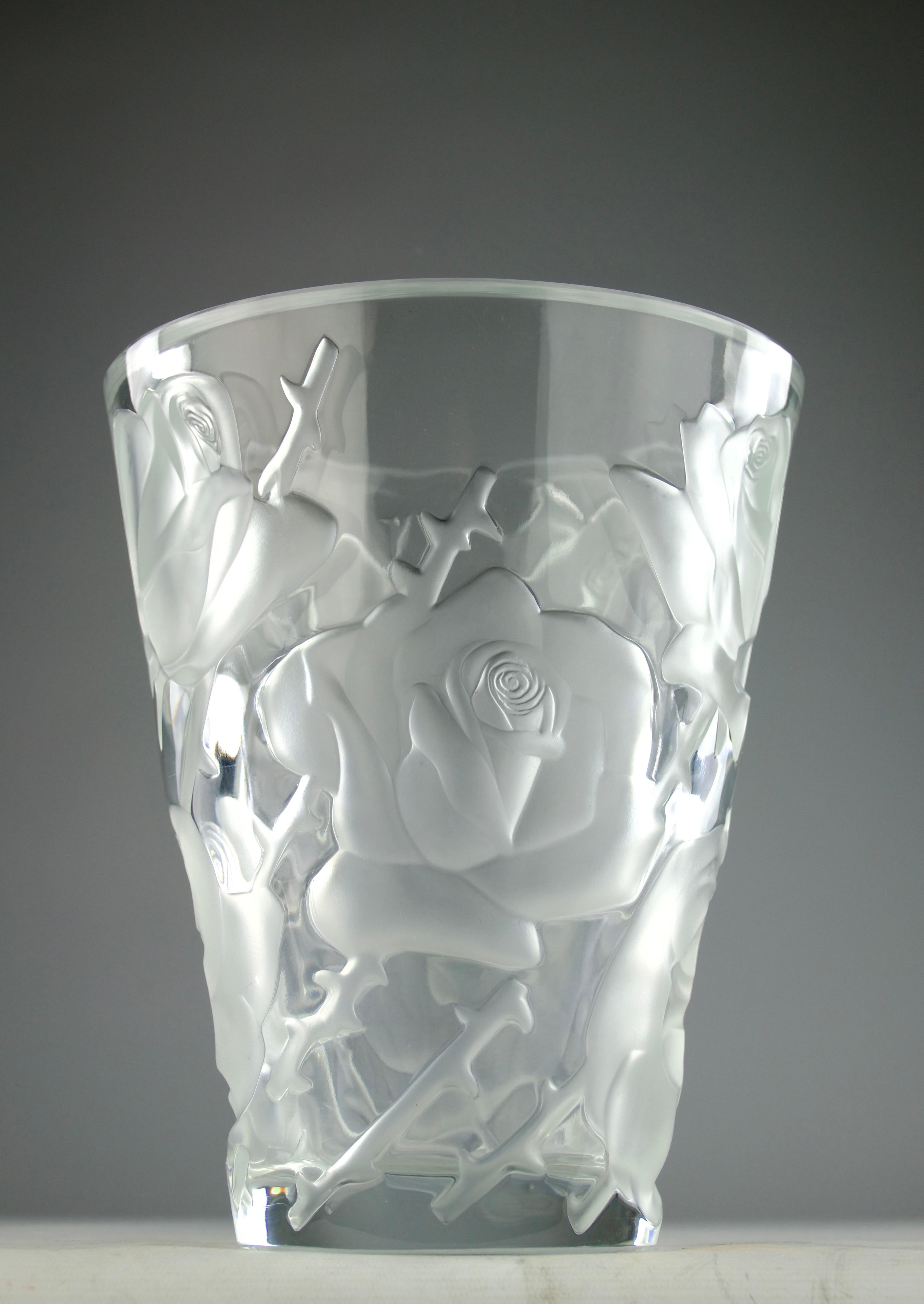 Francese Lalique, Vaso di cristallo rosa Ispahan, Francia, anni '50 in vendita