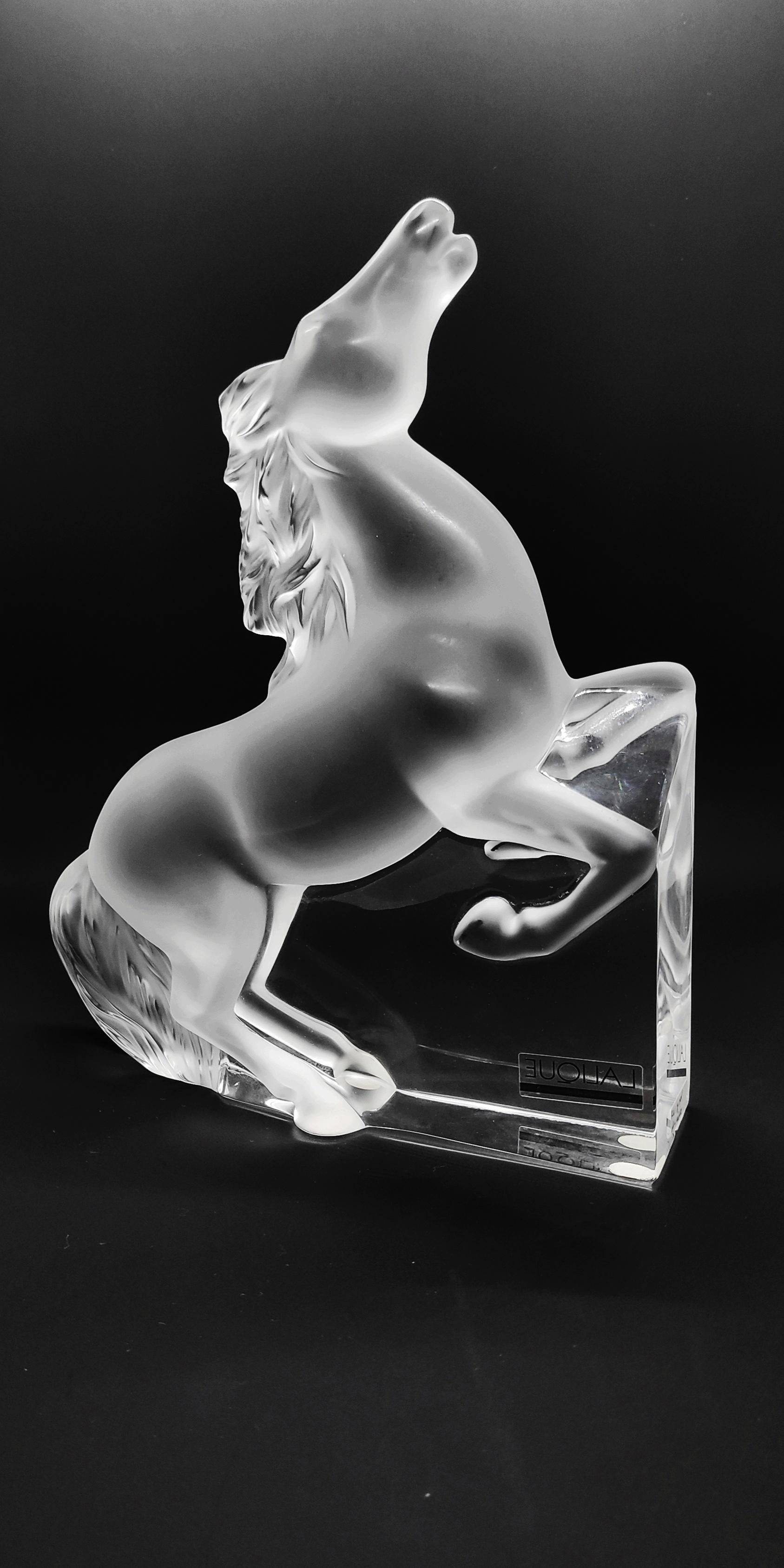 Kazak horse sculpture - Cheval Kazak - Lalique opaque and transparent crystal
Dimensions: H 22 cm, L 18 cm, P 5.6 cm.
Weight: 2.140 kg
Handcrafted in France.
