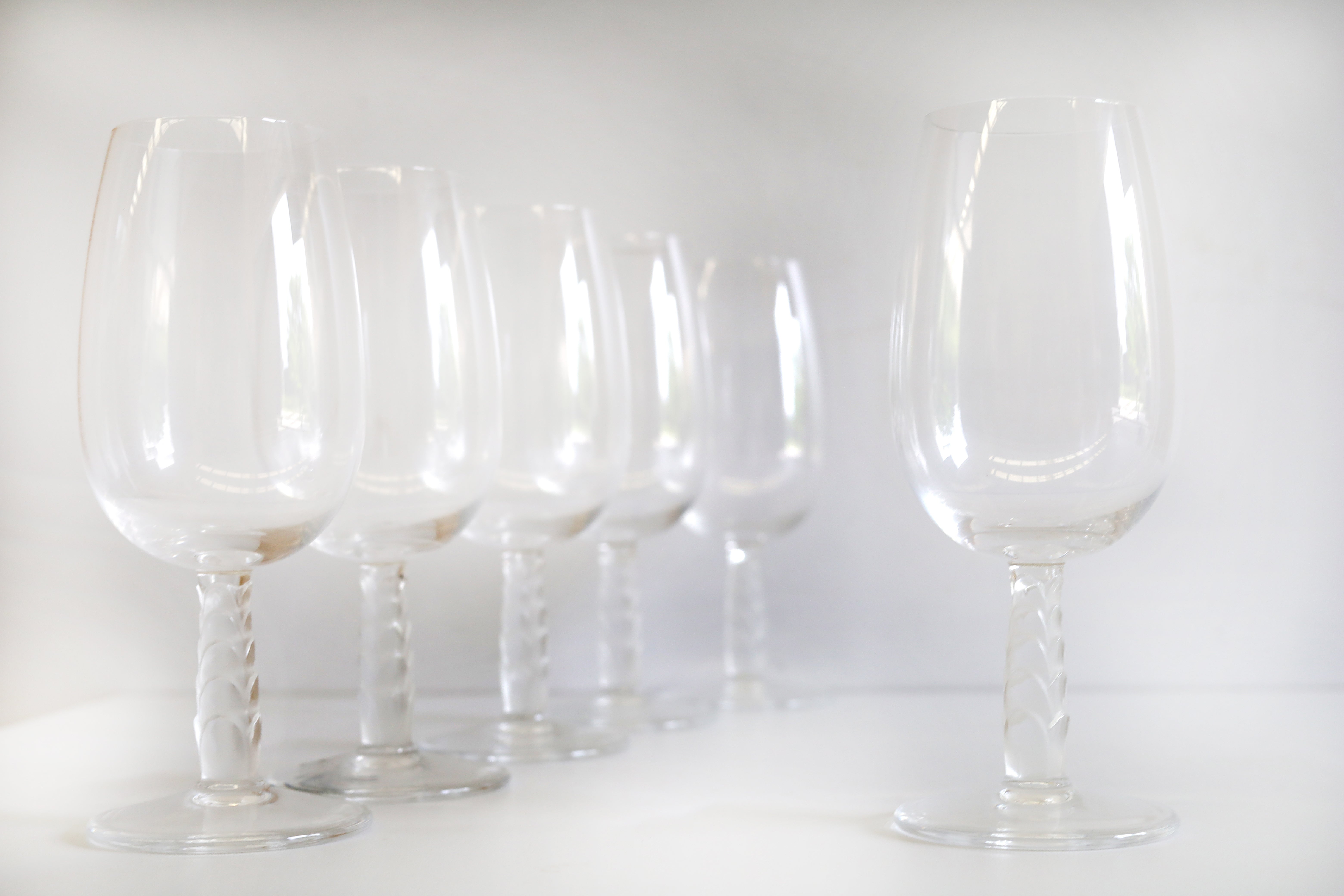 Never used. Original box. Signed. Set of 6 Lalique Kentia Crystal glasses.
Model out of production
Very elegant.