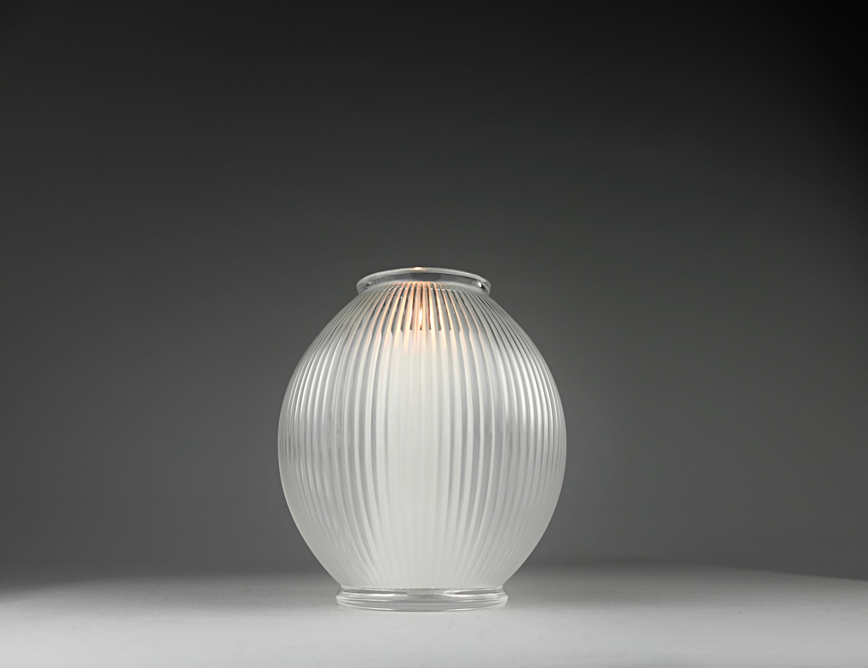 Lalique, Kerzenvase „Langeais“, Frankreich, 2000 (21. Jahrhundert und zeitgenössisch) im Angebot