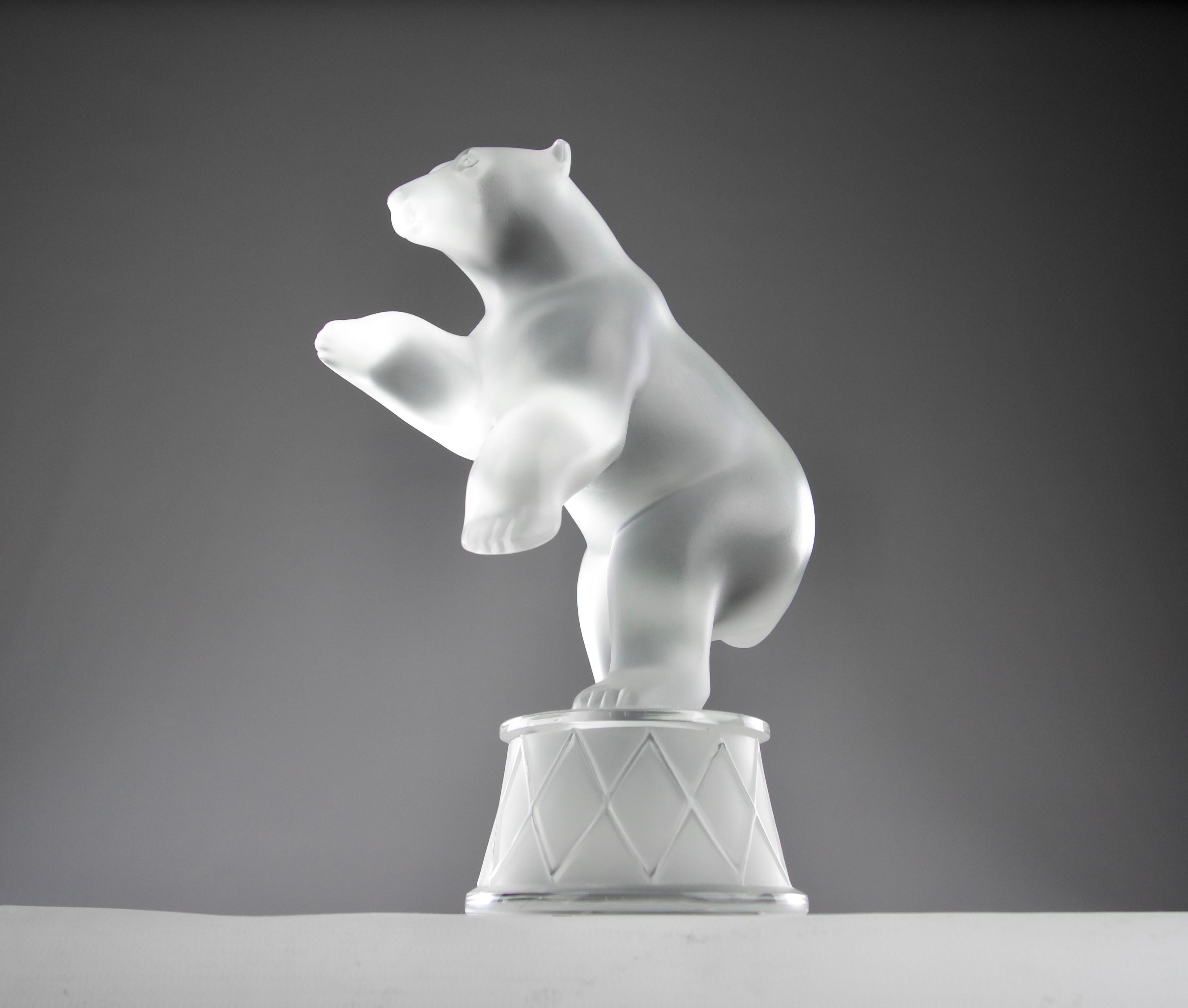 Français Lalique, grande sculpture d'ours de cirque, France, années 2000 en vente