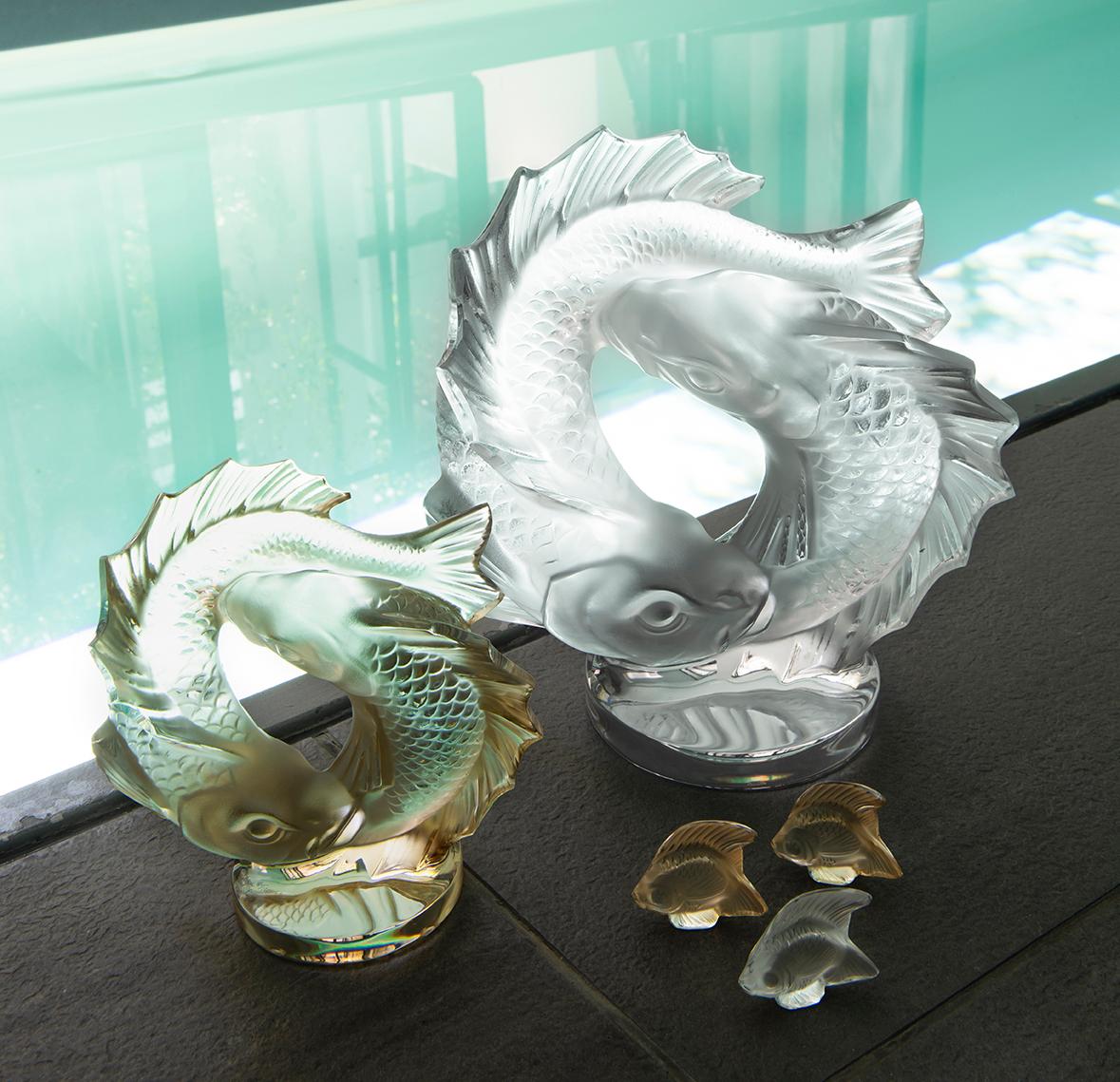 The fish has often inspired Lalique creations. From the fish sculpture created by René Lalique in 1913, to the car mascot Perche, to the Roscoff bowl. This large crystal sculpture was designed in 1953 by Marc Lalique, depicting two fish emerging