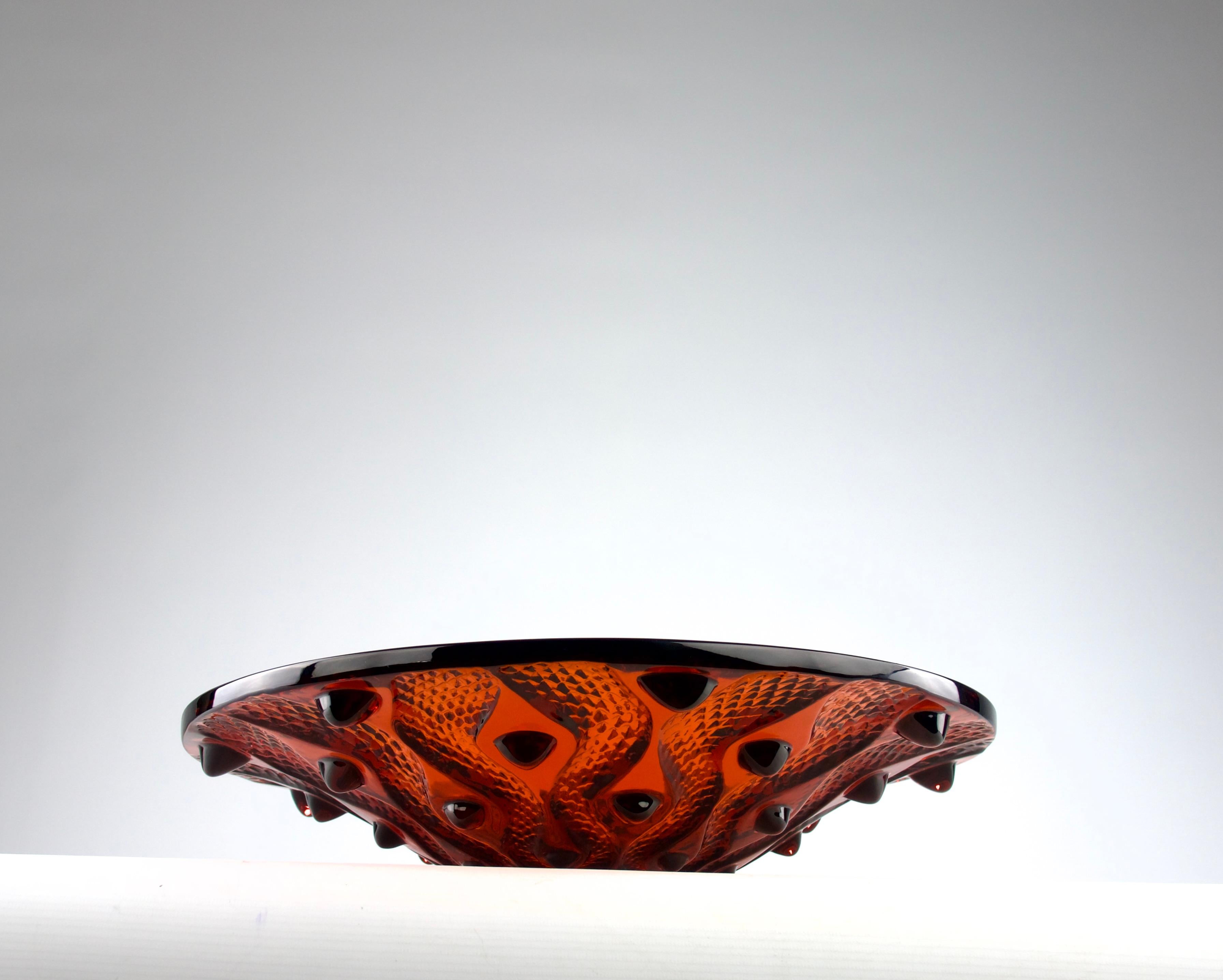 Francese Lalique, Grande centrotavola in cristallo rosso 